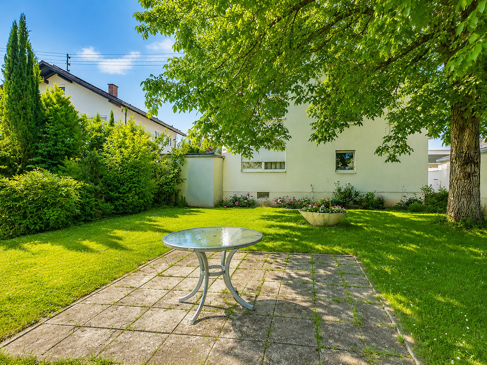 Immobilienangebot - Wiesloch - Alle - Top Kapitalanlage mit Entwicklungspotential: Dreifamilienhaus mit zwei Garagen in attraktiver Lage