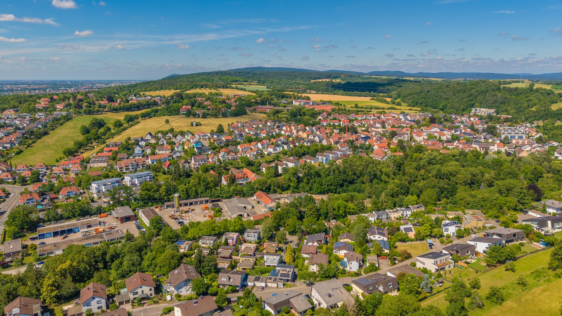 Immobilienangebot - Wiesloch - Alle - Top Kapitalanlage mit Entwicklungspotential: Dreifamilienhaus mit zwei Garagen in attraktiver Lage