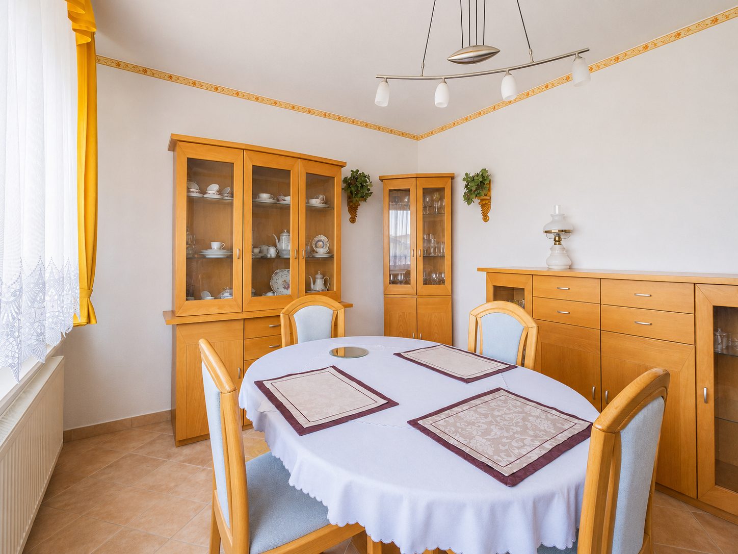 Immobilienangebot - Wiesloch - Alle - Top Kapitalanlage mit Entwicklungspotential: Dreifamilienhaus mit zwei Garagen in attraktiver Lage