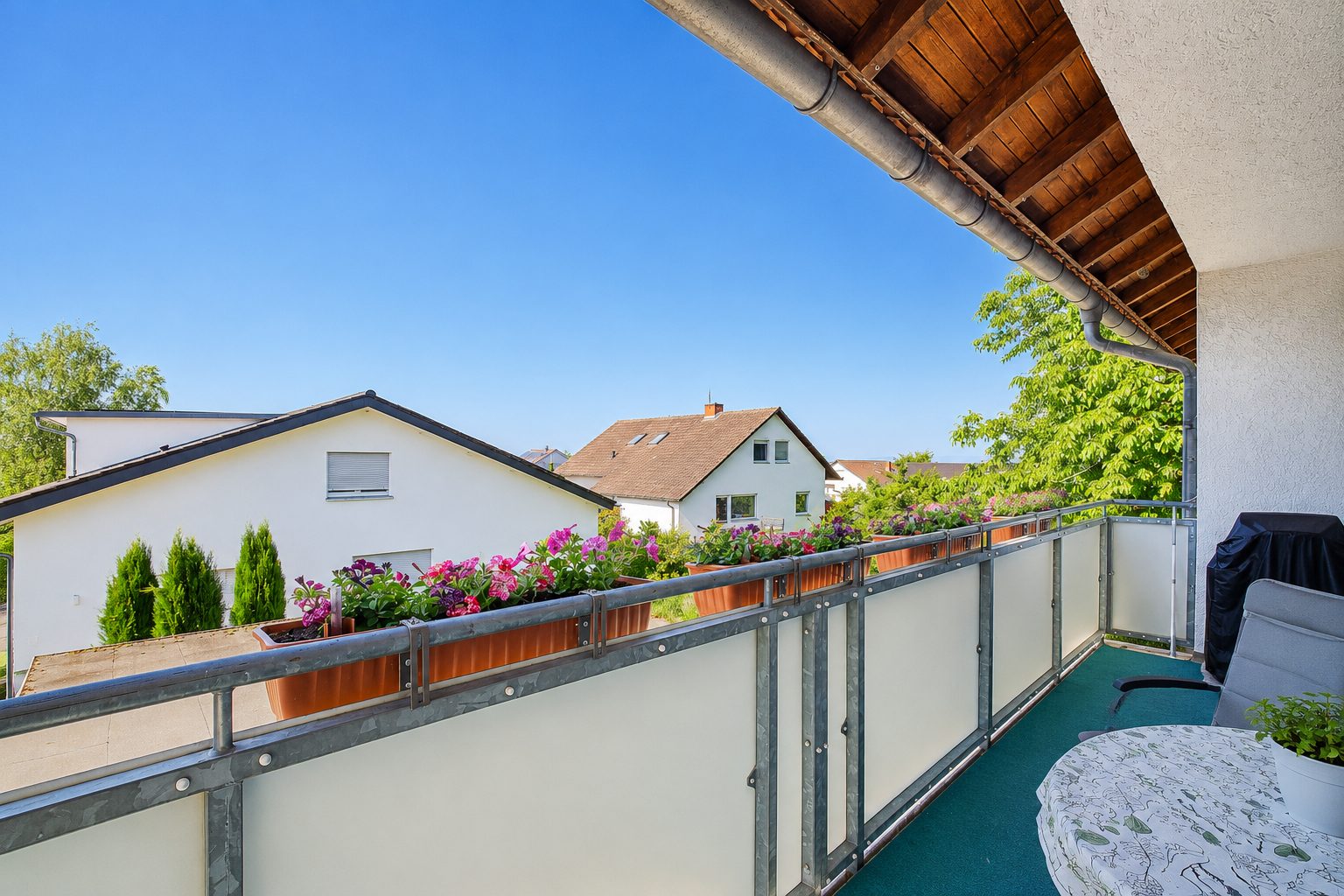 Immobilienangebot - Wiesloch - Alle - Top Kapitalanlage mit Entwicklungspotential: Dreifamilienhaus mit zwei Garagen in attraktiver Lage