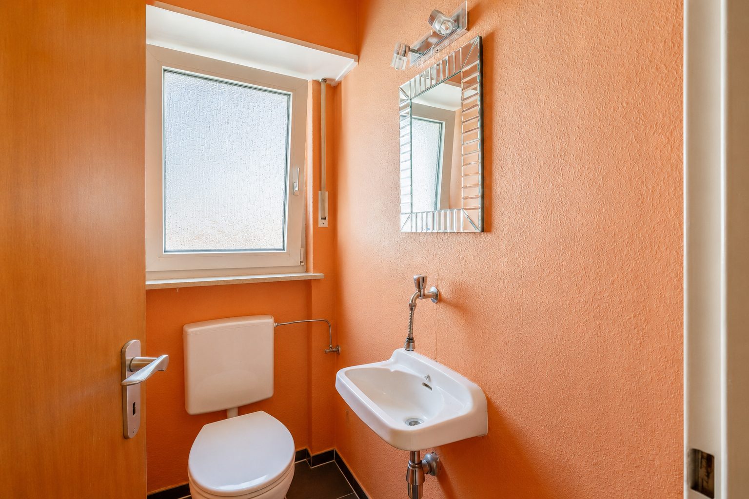 Immobilienangebot - Wiesloch - Alle - Top Kapitalanlage mit Entwicklungspotential: Dreifamilienhaus mit zwei Garagen in attraktiver Lage