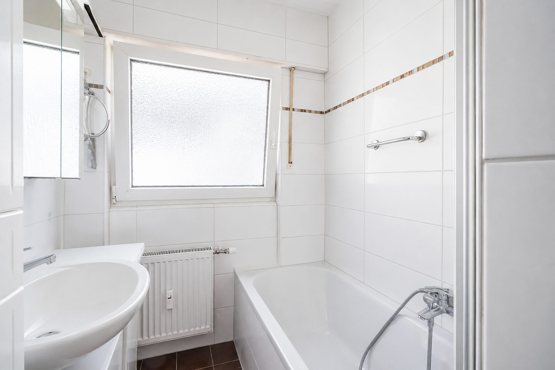 Immobilienangebot - Wiesloch - Alle - Top Kapitalanlage mit Entwicklungspotential: Dreifamilienhaus mit zwei Garagen in attraktiver Lage