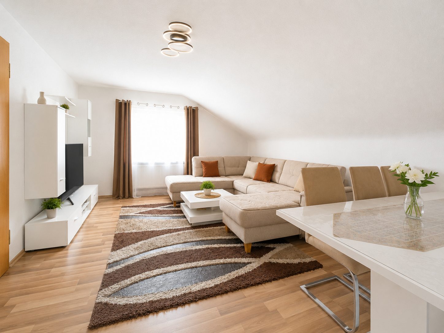 Immobilienangebot - Wiesloch - Alle - Top Kapitalanlage mit Entwicklungspotential: Dreifamilienhaus mit zwei Garagen in attraktiver Lage