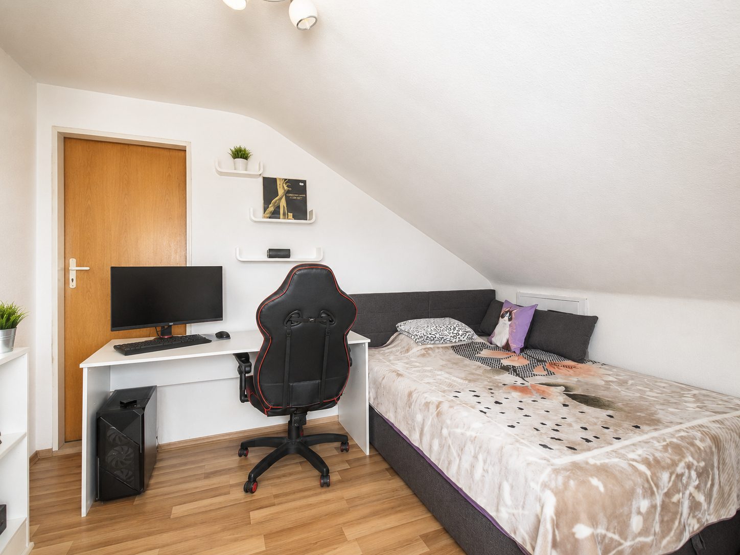 Immobilienangebot - Wiesloch - Alle - Top Kapitalanlage mit Entwicklungspotential: Dreifamilienhaus mit zwei Garagen in attraktiver Lage