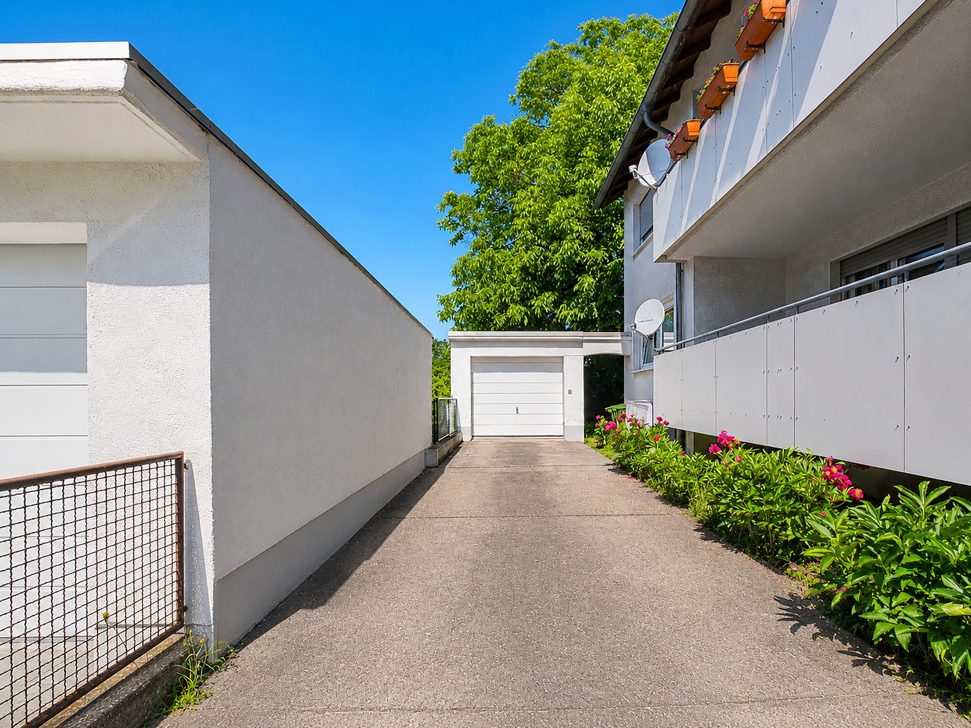 Immobilienangebot - Wiesloch - Alle - Top Kapitalanlage mit Entwicklungspotential: Dreifamilienhaus mit zwei Garagen in attraktiver Lage