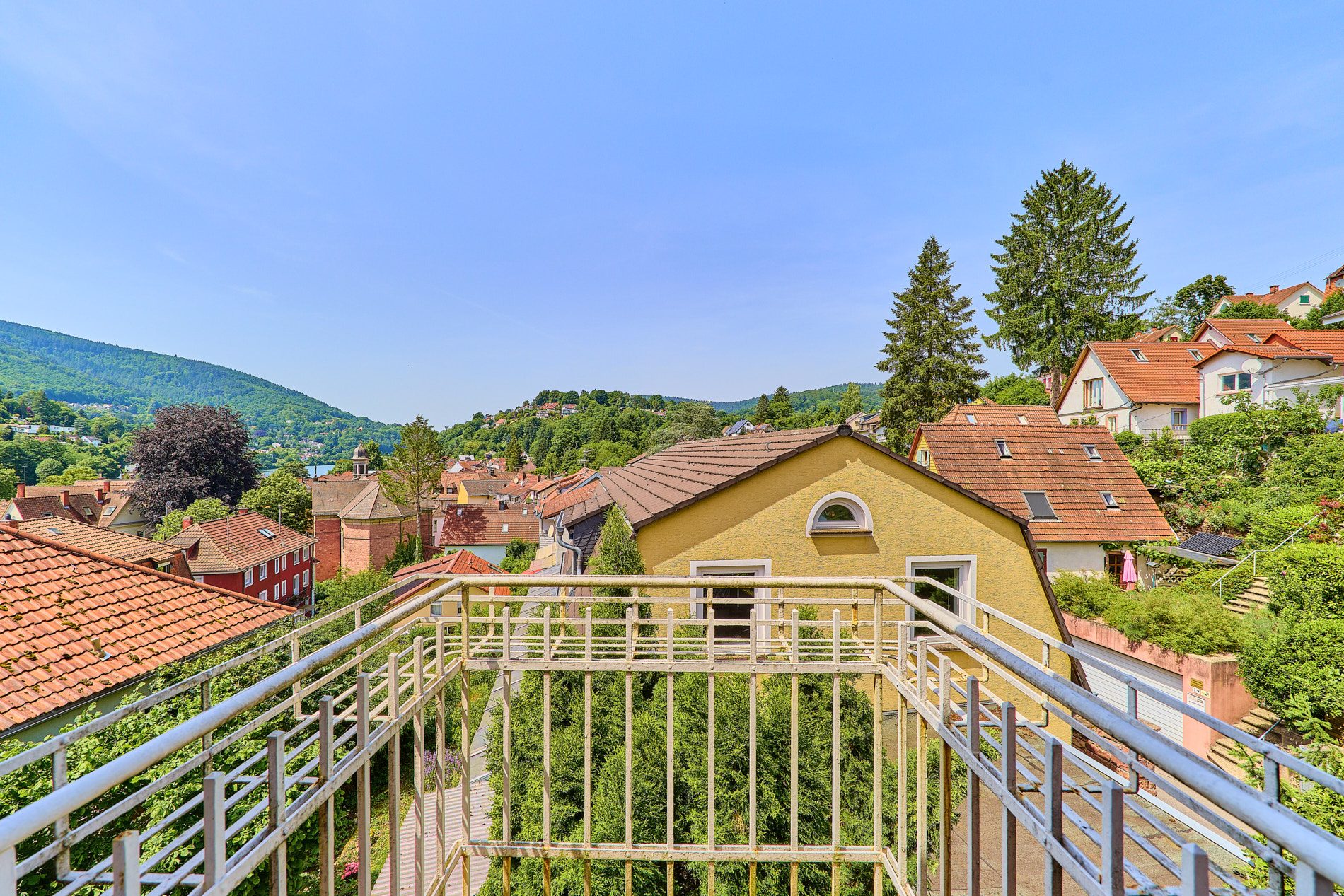 Immobilienangebot - Heidelberg - Alle - Grün und stadtnah wohnen: Stilvolles Einfamilienhaus mit parkähnlichem Garten und Ausbaupotential
