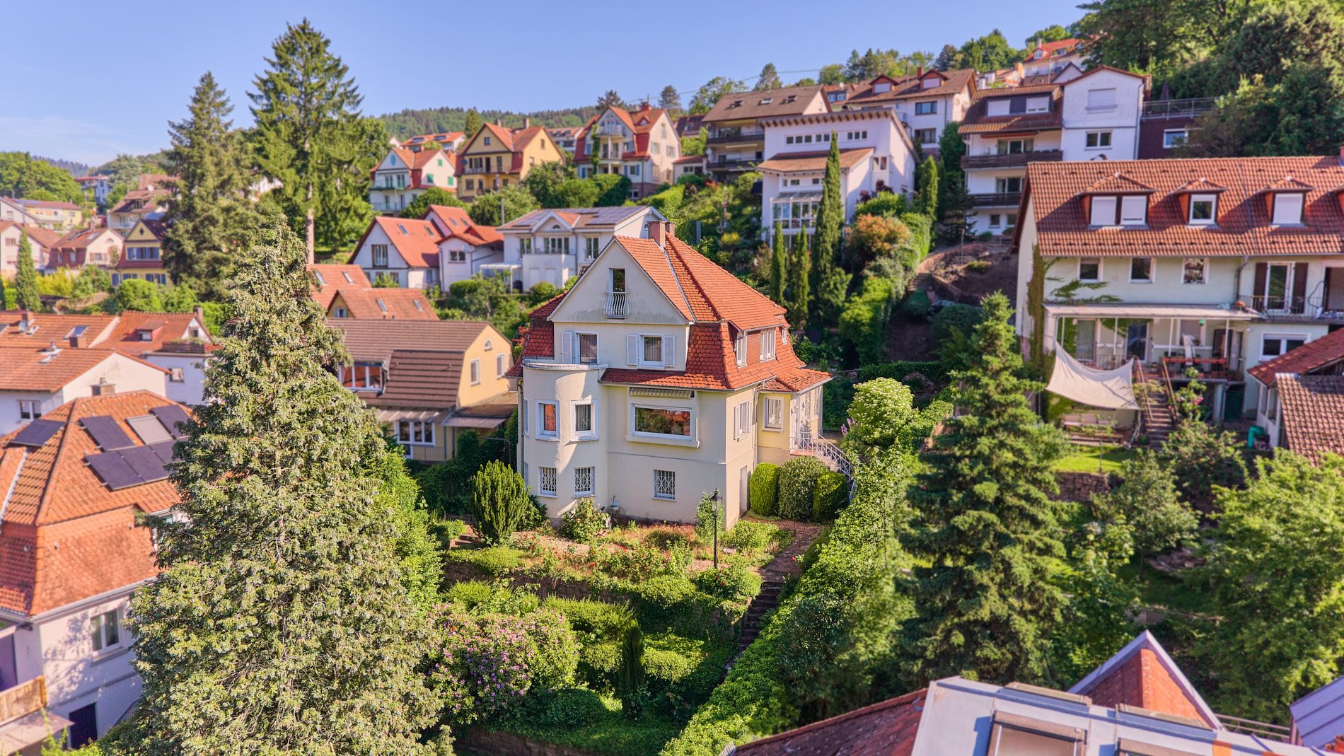 Immobilienangebot - Heidelberg - Alle - Grün und stadtnah wohnen: Stilvolles Einfamilienhaus mit parkähnlichem Garten und Ausbaupotential