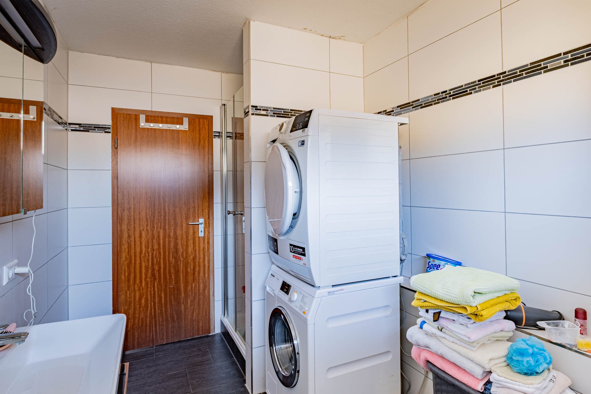 Immobilienangebot - Sandhausen - Alle - Sandhausen: Idyllisch gelegene 3-Zimmer-Wohnung mit Balkon und 2 Stellplätzen
