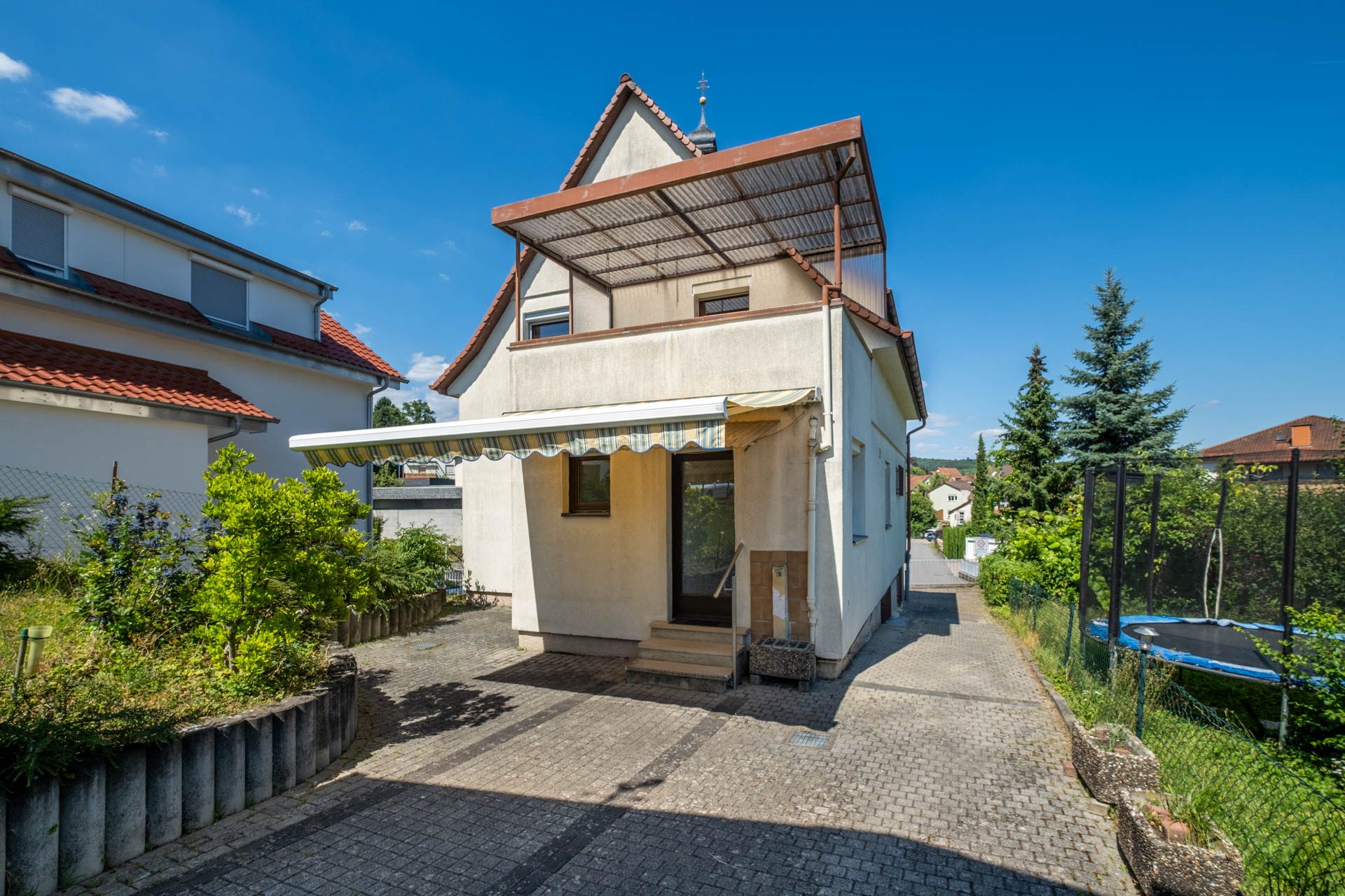 Immobilienangebot - Bammental - Alle - Klein, aber kann fein werden: Wohnhaus mit Garten, kleiner Garage und Gestaltungspotenzial
