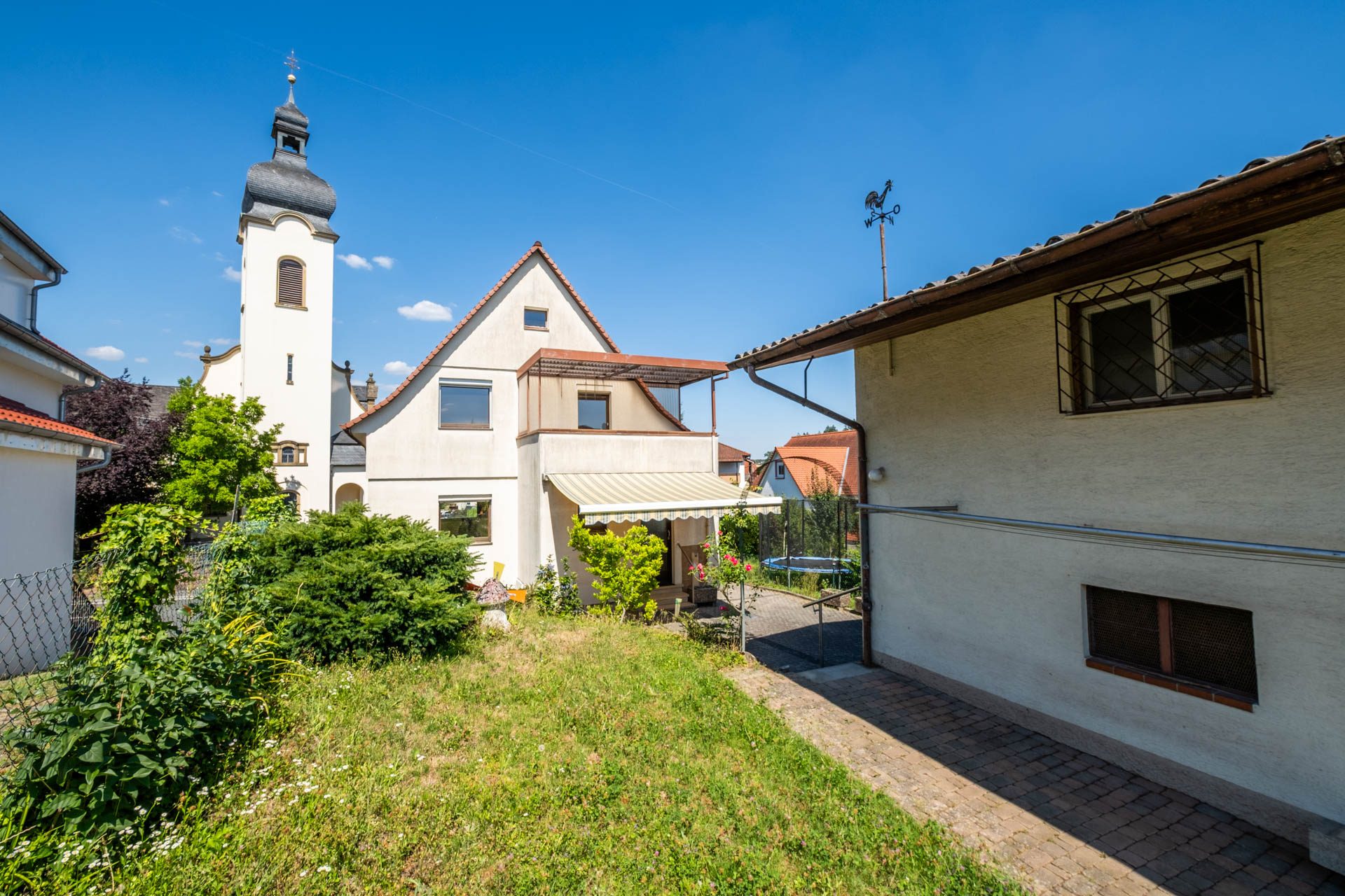 Immobilienangebot - Bammental - Alle - Klein, aber kann fein werden: Wohnhaus mit Garten, kleiner Garage und Gestaltungspotenzial