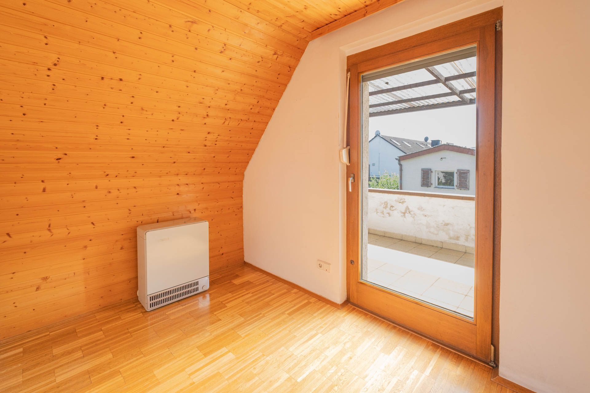 Immobilienangebot - Bammental - Alle - Klein, aber kann fein werden: Wohnhaus mit Garten, kleiner Garage und Gestaltungspotenzial