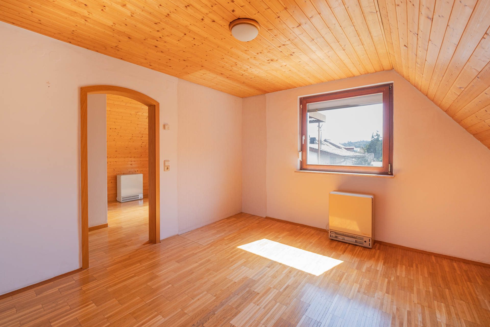 Immobilienangebot - Bammental - Alle - Klein, aber kann fein werden: Wohnhaus mit Garten, kleiner Garage und Gestaltungspotenzial