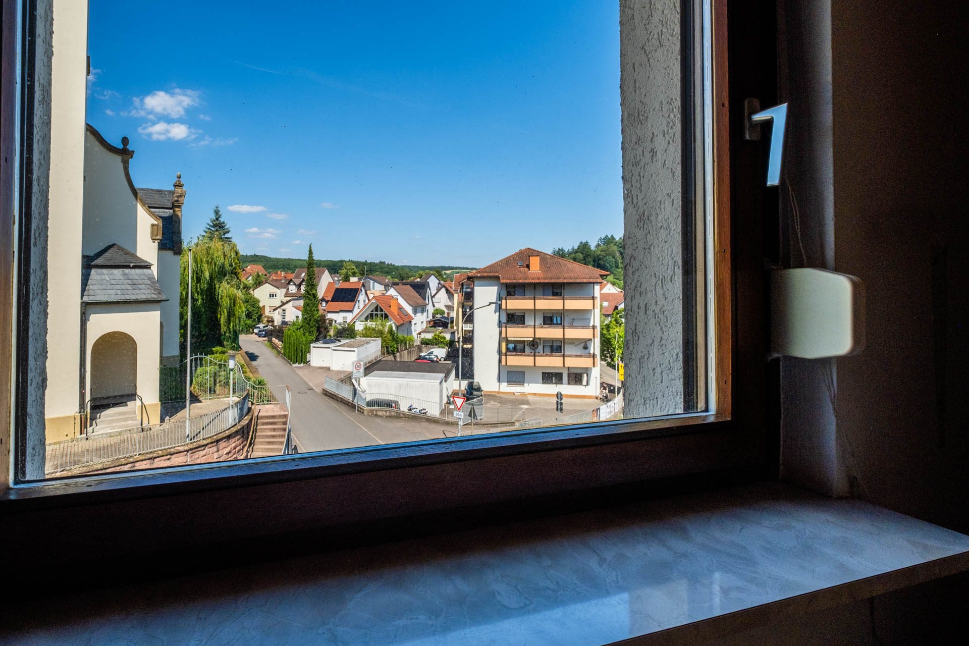 Immobilienangebot - Bammental - Alle - Klein, aber kann fein werden: Wohnhaus mit Garten, kleiner Garage und Gestaltungspotenzial