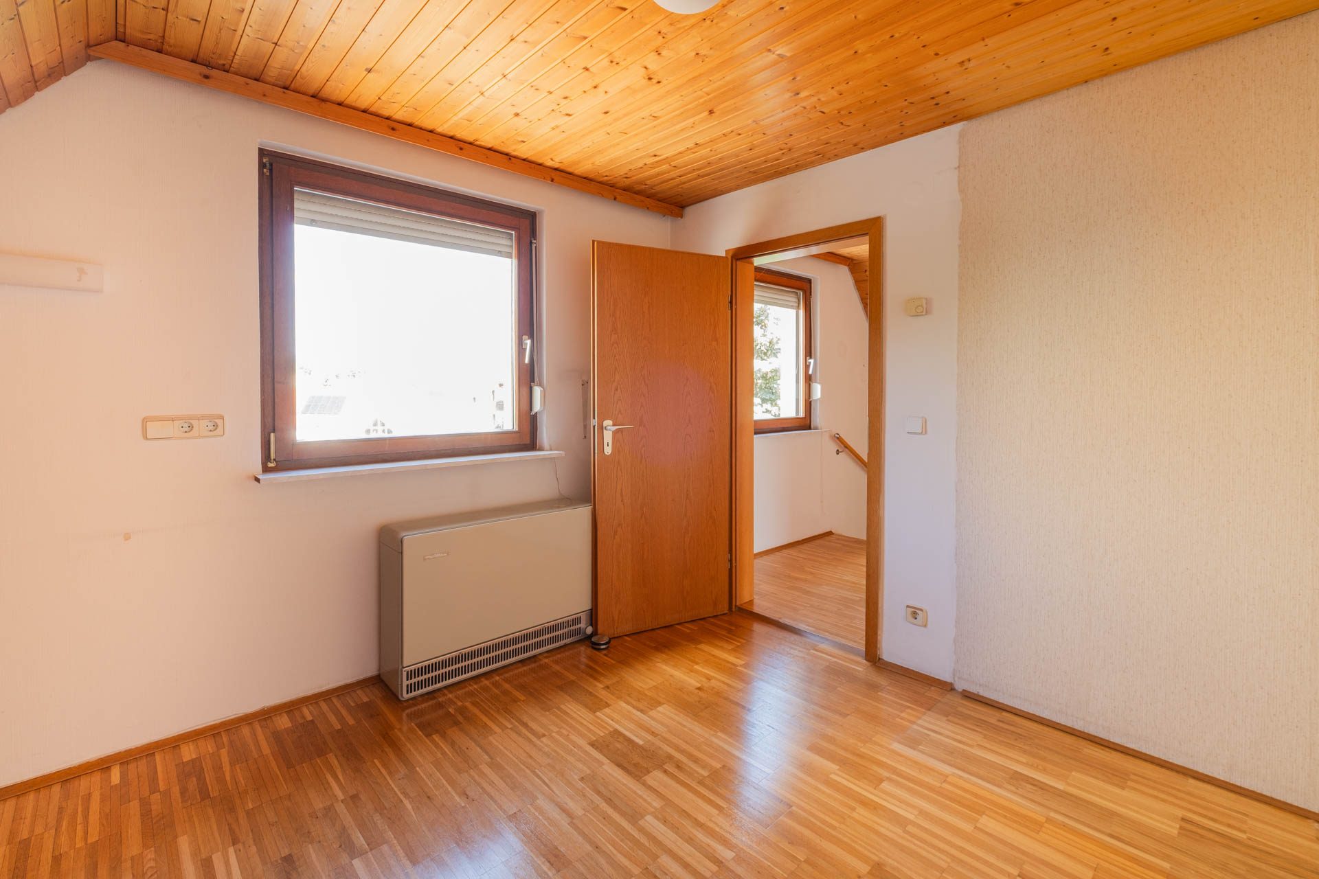 Immobilienangebot - Bammental - Alle - Klein, aber kann fein werden: Wohnhaus mit Garten, kleiner Garage und Gestaltungspotenzial