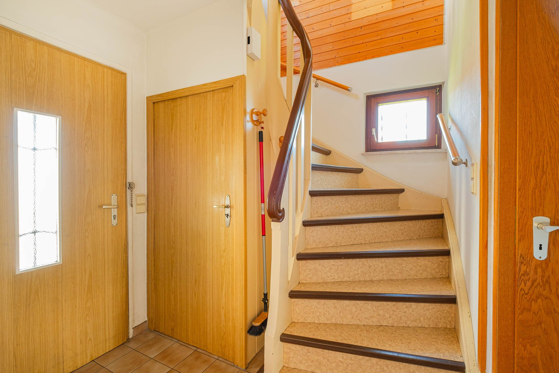 Immobilienangebot - Bammental - Alle - Klein, aber kann fein werden: Wohnhaus mit Garten, kleiner Garage und Gestaltungspotenzial