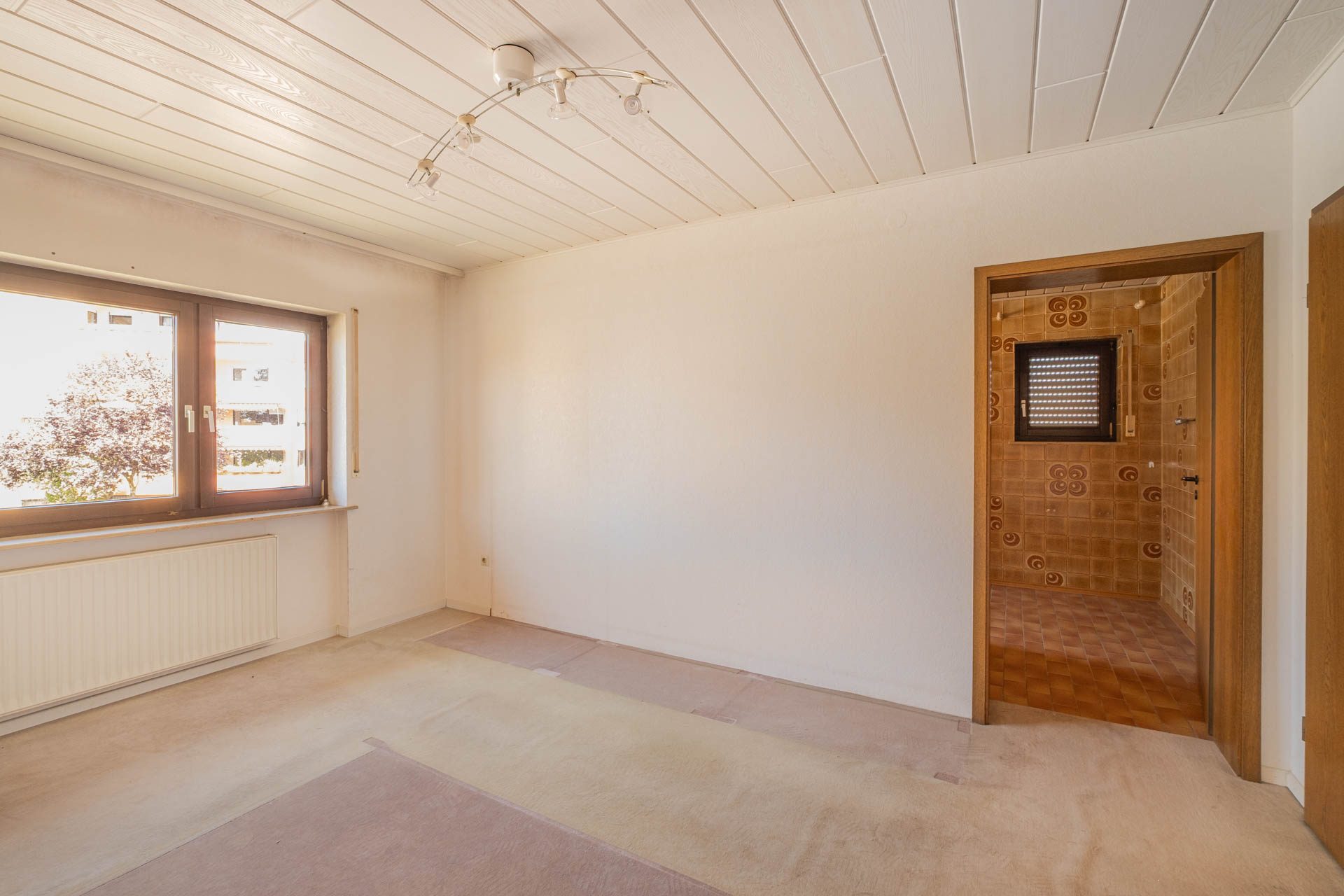 Immobilienangebot - Hockenheim - Alle - Erbpachtanwesen in Hockenheim: Doppelhaushälfte mit Garten, Garage und Gestaltungspotenzial