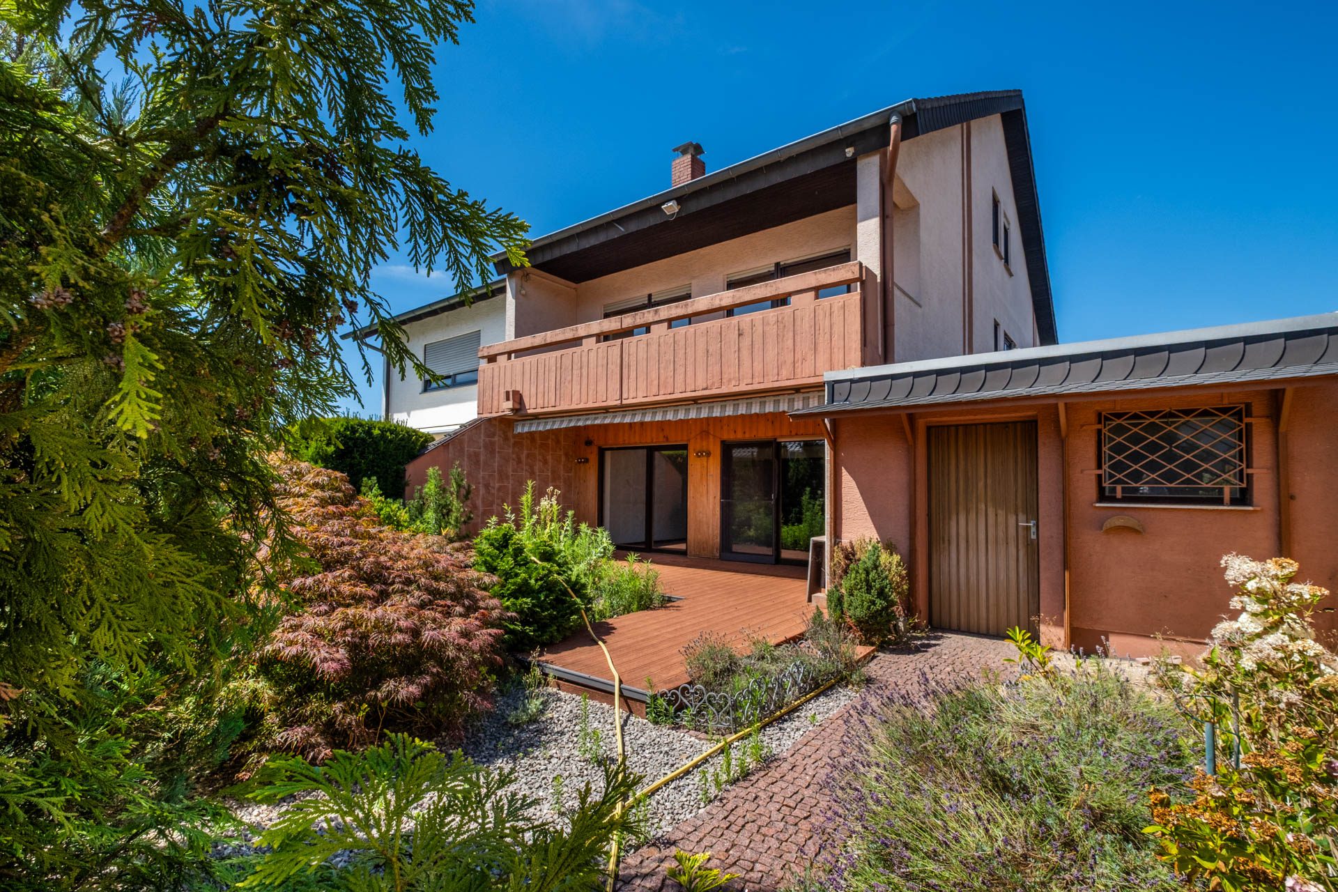 Immobilienangebot - Hockenheim - Alle - Erbpachtanwesen in Hockenheim: Doppelhaushälfte mit Garten, Garage und Gestaltungspotenzial
