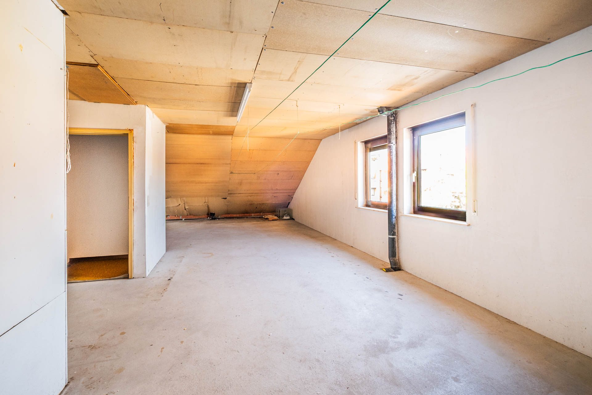 Immobilienangebot - Hockenheim - Alle - Erbpachtanwesen in Hockenheim: Doppelhaushälfte mit Garten, Garage und Gestaltungspotenzial