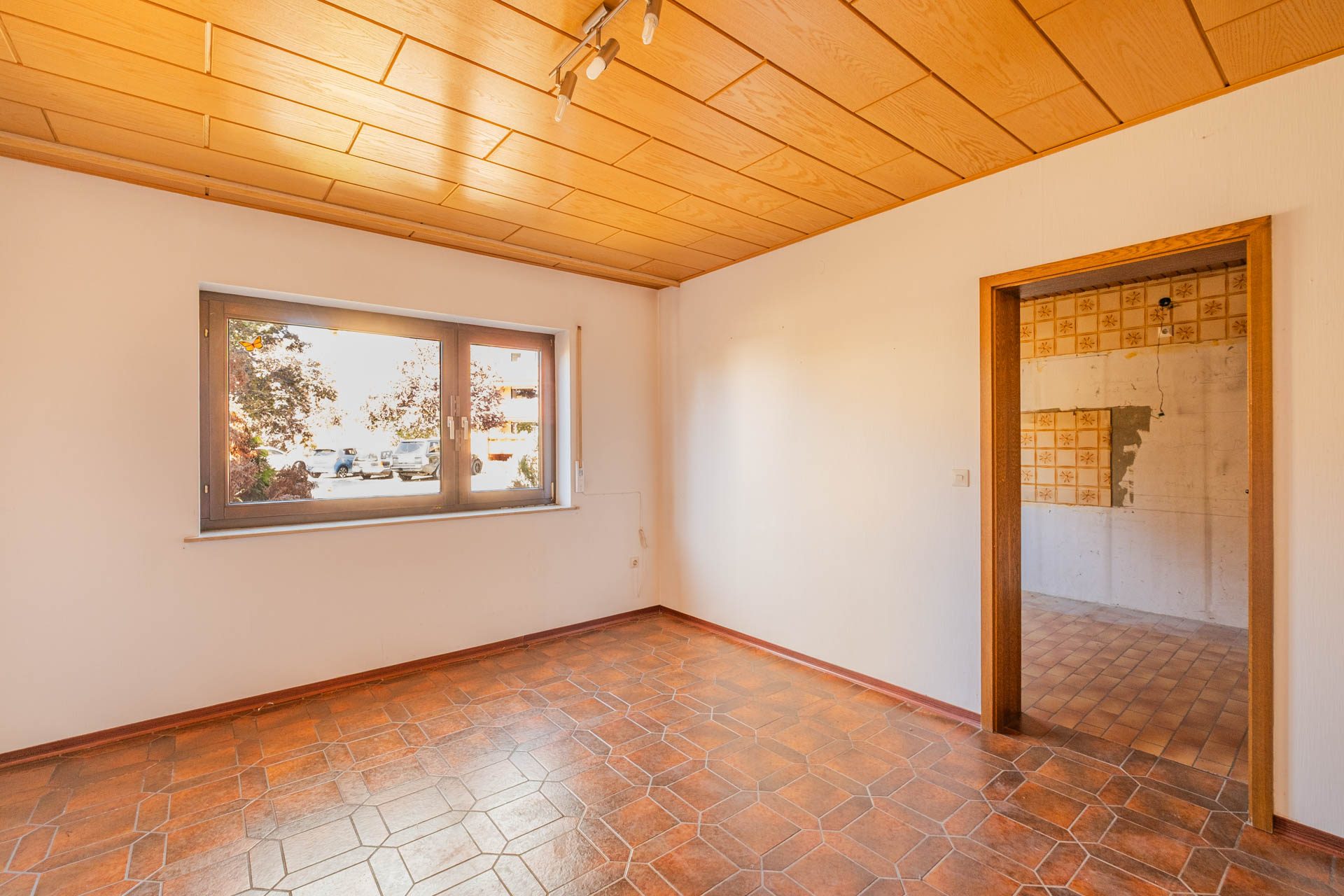 Immobilienangebot - Hockenheim - Alle - Erbpachtanwesen in Hockenheim: Doppelhaushälfte mit Garten, Garage und Gestaltungspotenzial