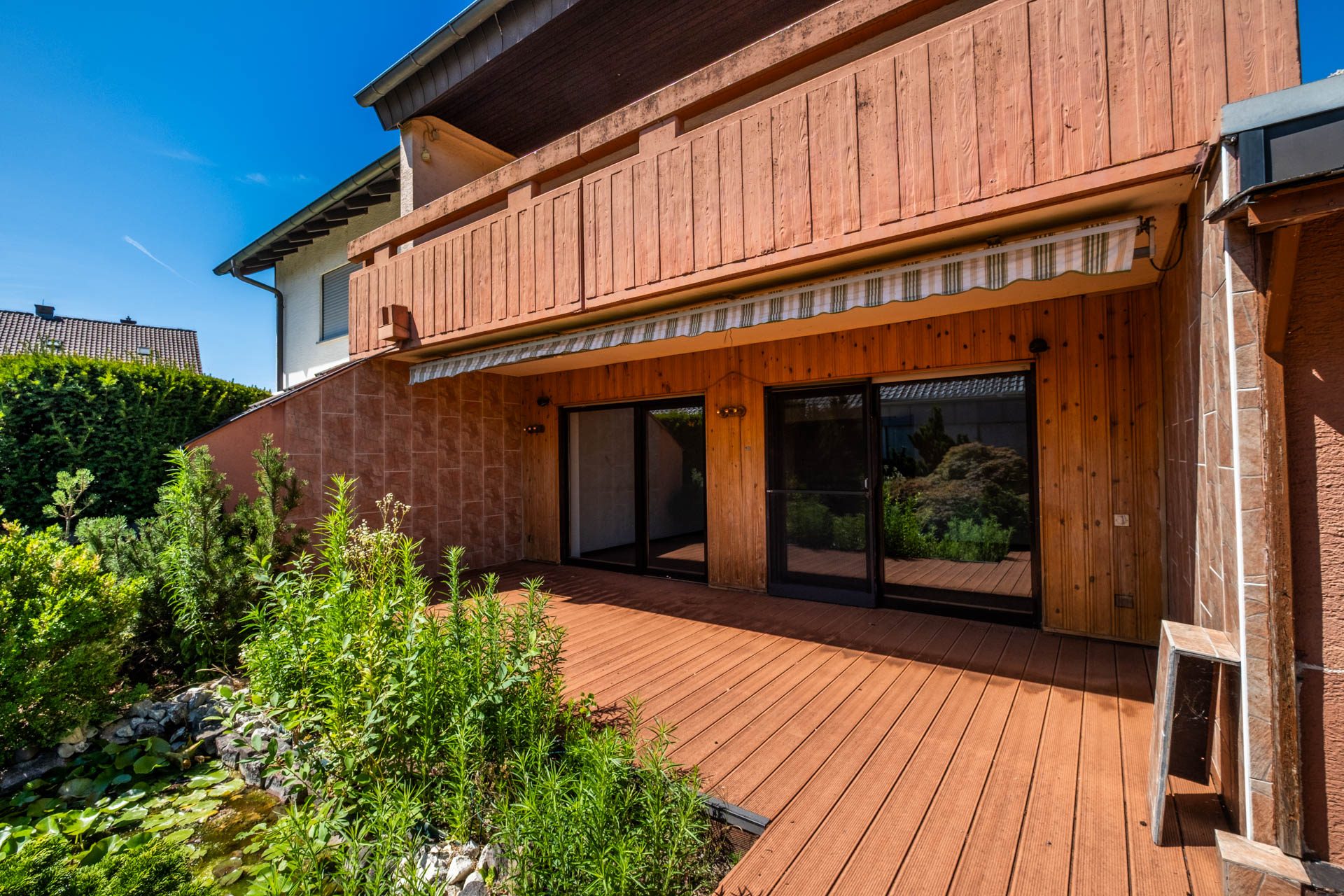 Immobilienangebot - Hockenheim - Alle - Erbpachtanwesen in Hockenheim: Doppelhaushälfte mit Garten, Garage und Gestaltungspotenzial