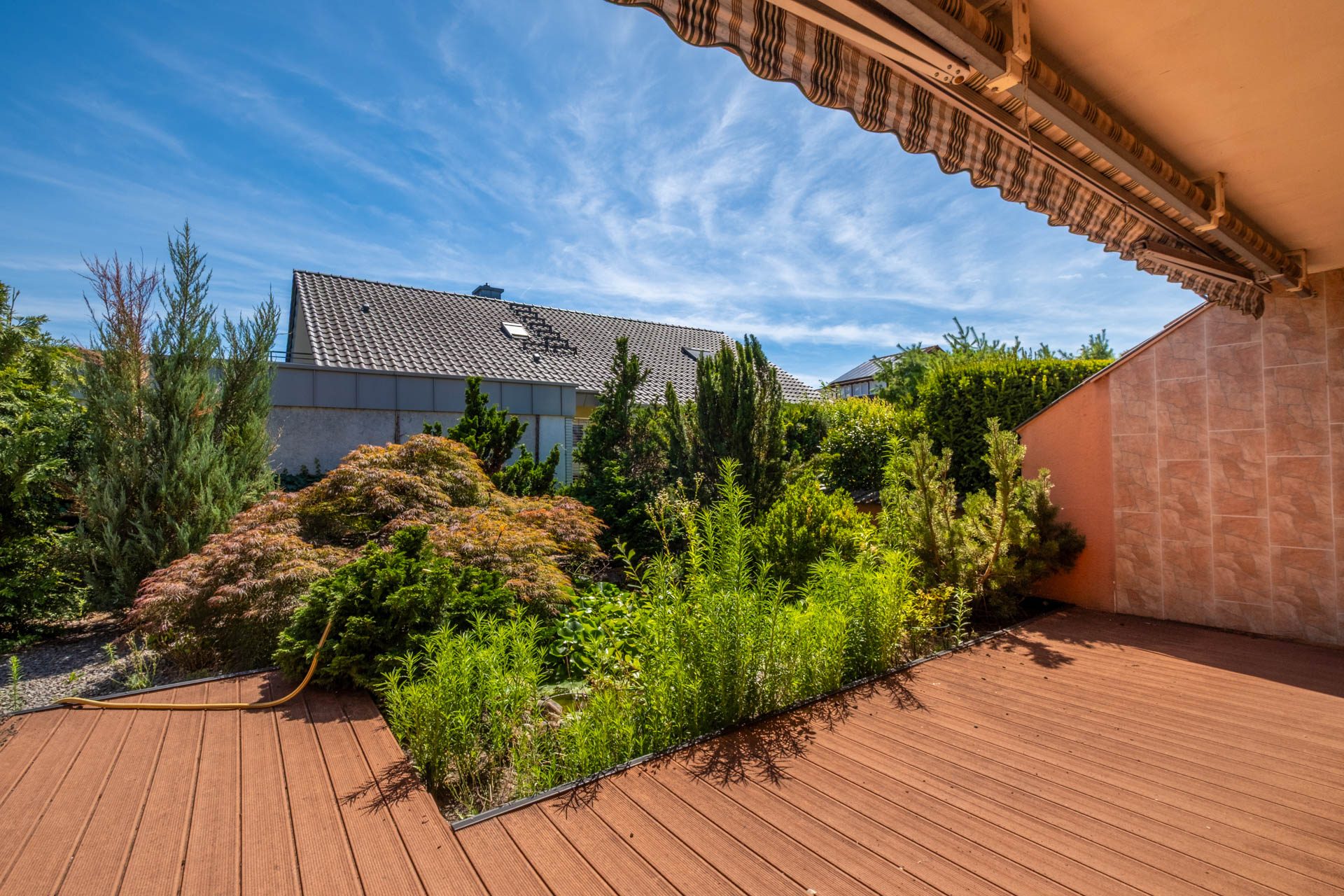 Immobilienangebot - Hockenheim - Alle - Erbpachtanwesen in Hockenheim: Doppelhaushälfte mit Garten, Garage und Gestaltungspotenzial