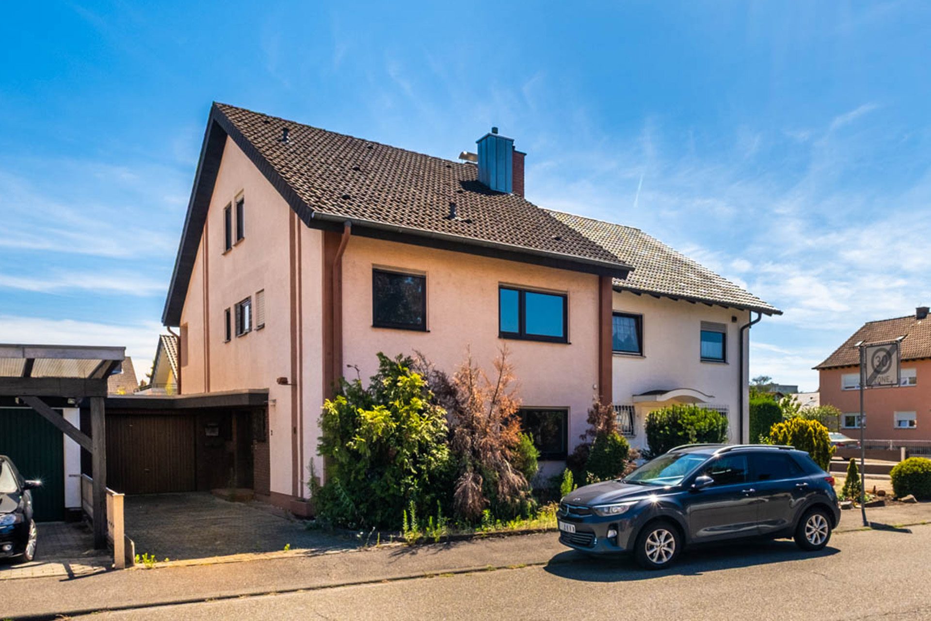 Immobilienangebot - Hockenheim - Alle - Erbpachtanwesen in Hockenheim: Doppelhaushälfte mit Garten, Garage und Gestaltungspotenzial