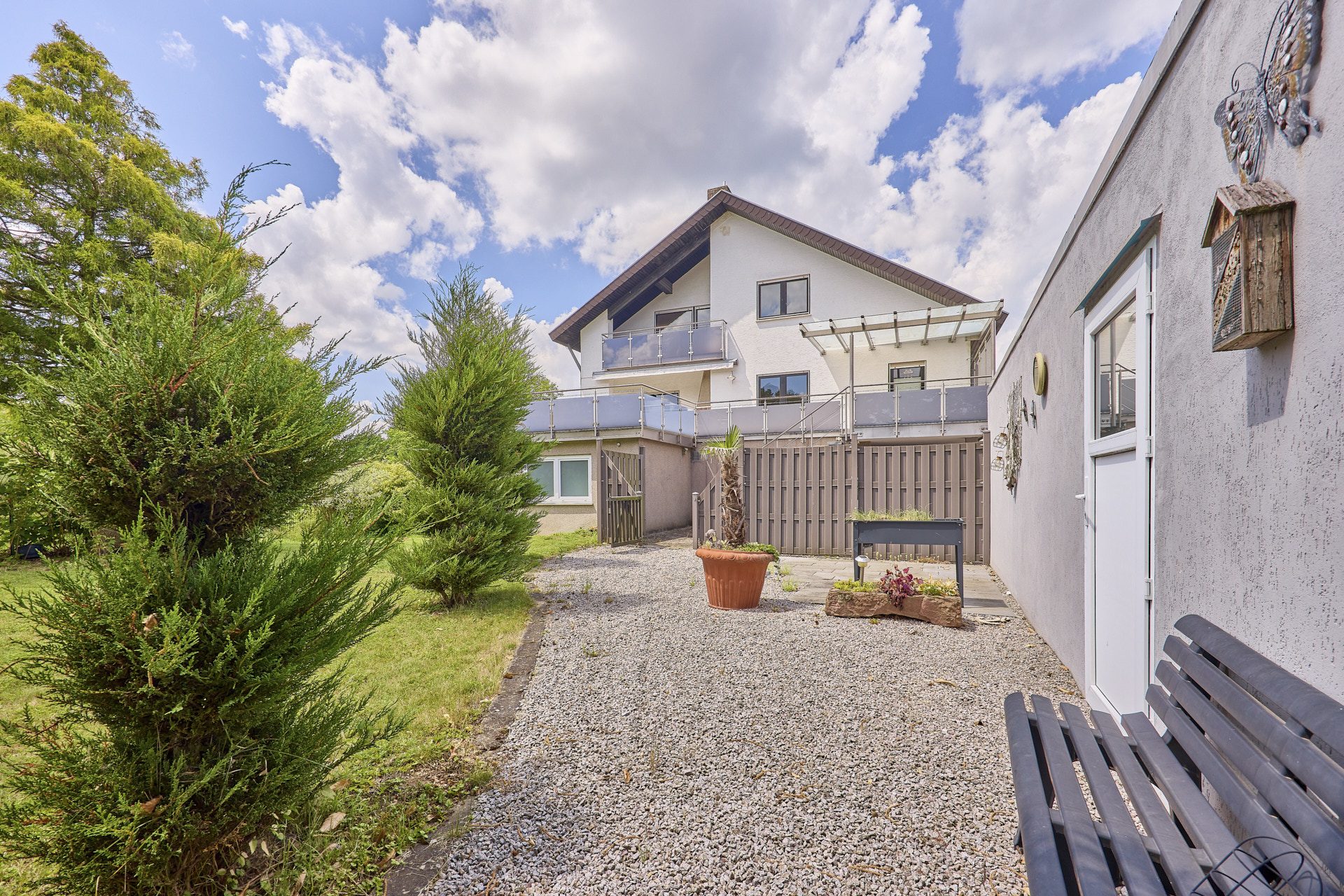 Immobilienangebot - Wiesenbach - Alle - MFH mit weitläufigem Garten, Naturblick und Urlaubsgefühlen - ideal für Eigennutzer & Kapitalanleger