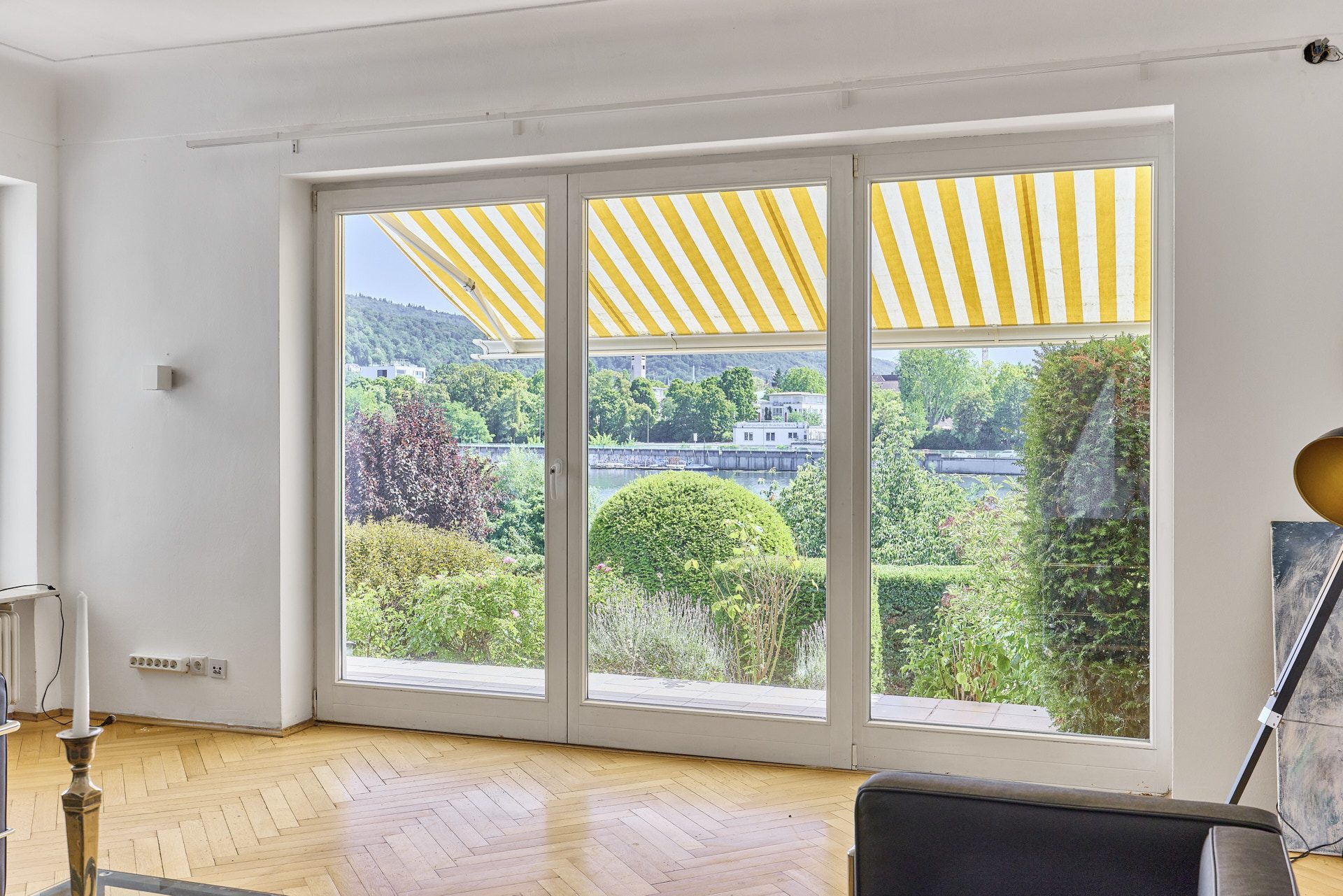 Immobilienangebot - Heidelberg - Alle - Wohnen in erster Reihe: Repräsentative Stadtvilla direkt am Neckar in HD-Neuenheim