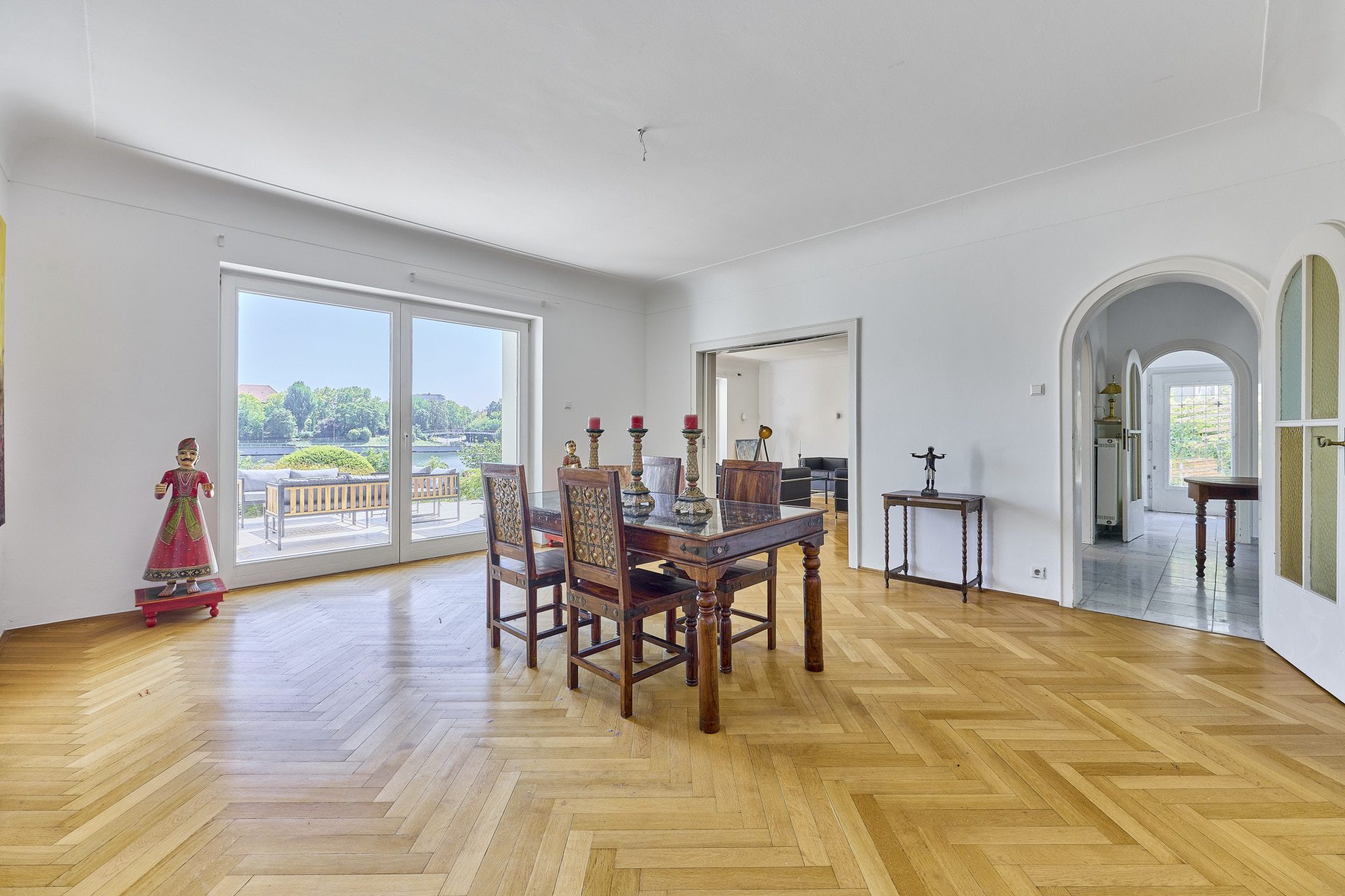 Immobilienangebot - Heidelberg - Alle - Wohnen in erster Reihe: Repräsentative Stadtvilla direkt am Neckar in HD-Neuenheim