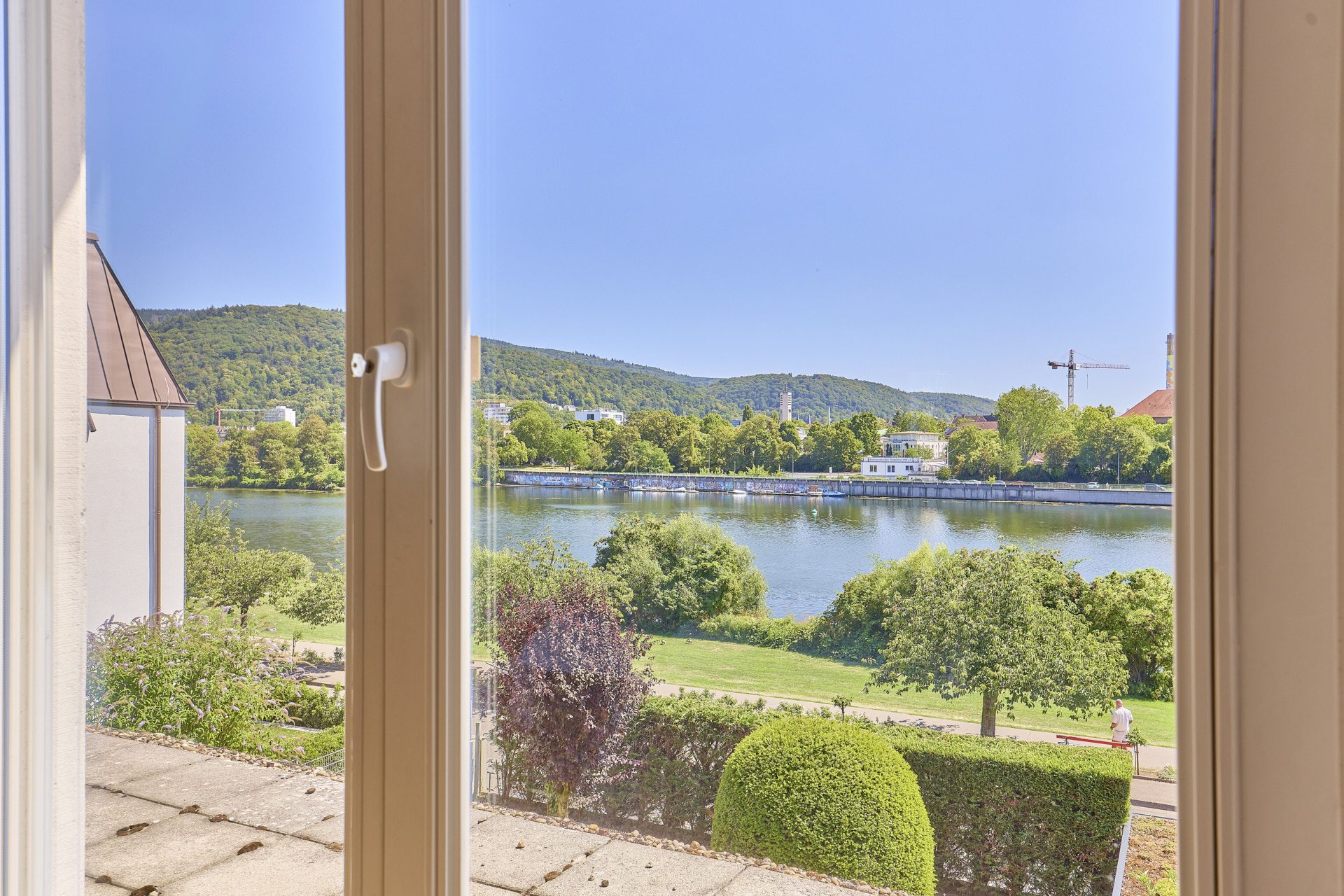 Immobilienangebot - Heidelberg - Alle - Wohnen in erster Reihe: Repräsentative Stadtvilla direkt am Neckar in HD-Neuenheim