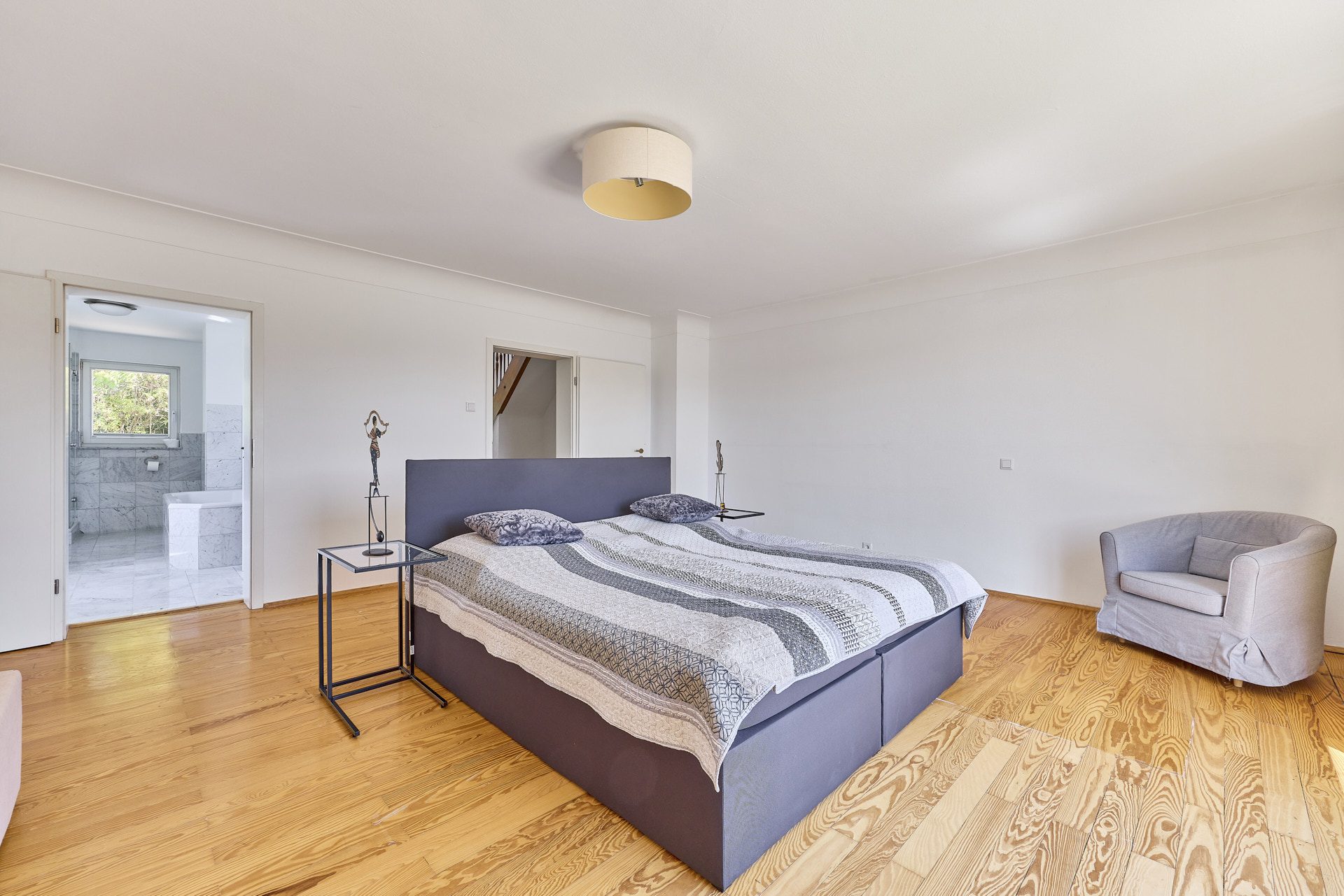 Immobilienangebot - Heidelberg - Alle - Wohnen in erster Reihe: Repräsentative Stadtvilla direkt am Neckar in HD-Neuenheim