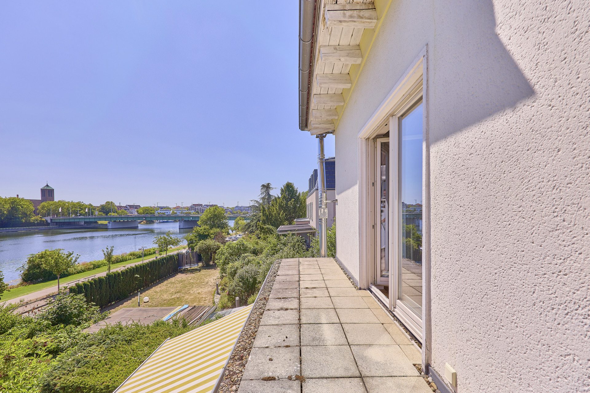 Immobilienangebot - Heidelberg - Alle - Wohnen in erster Reihe: Repräsentative Stadtvilla direkt am Neckar in HD-Neuenheim