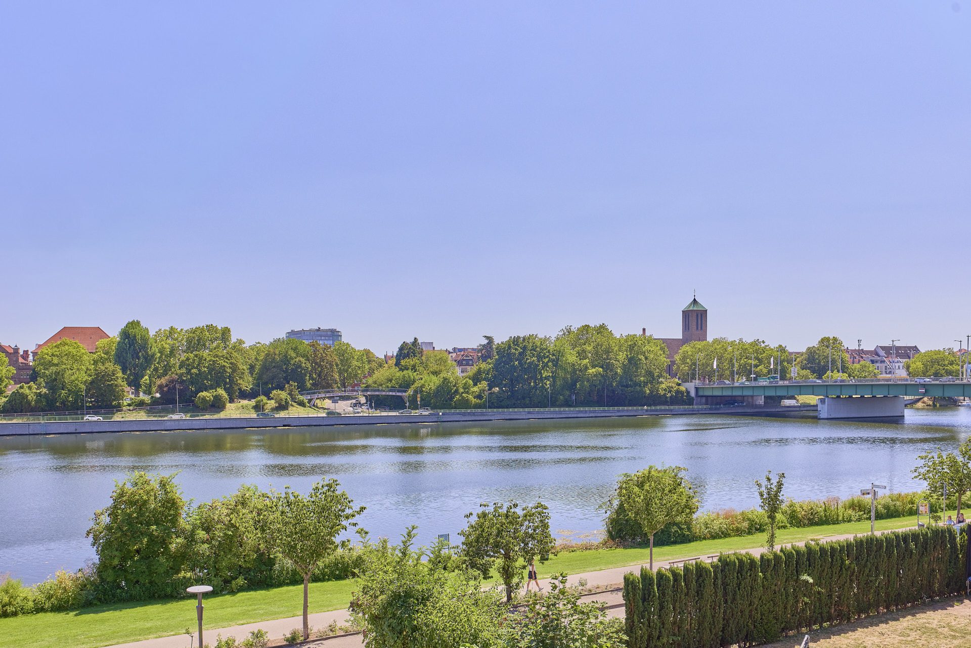 Immobilienangebot - Heidelberg - Alle - Wohnen in erster Reihe: Repräsentative Stadtvilla direkt am Neckar in HD-Neuenheim