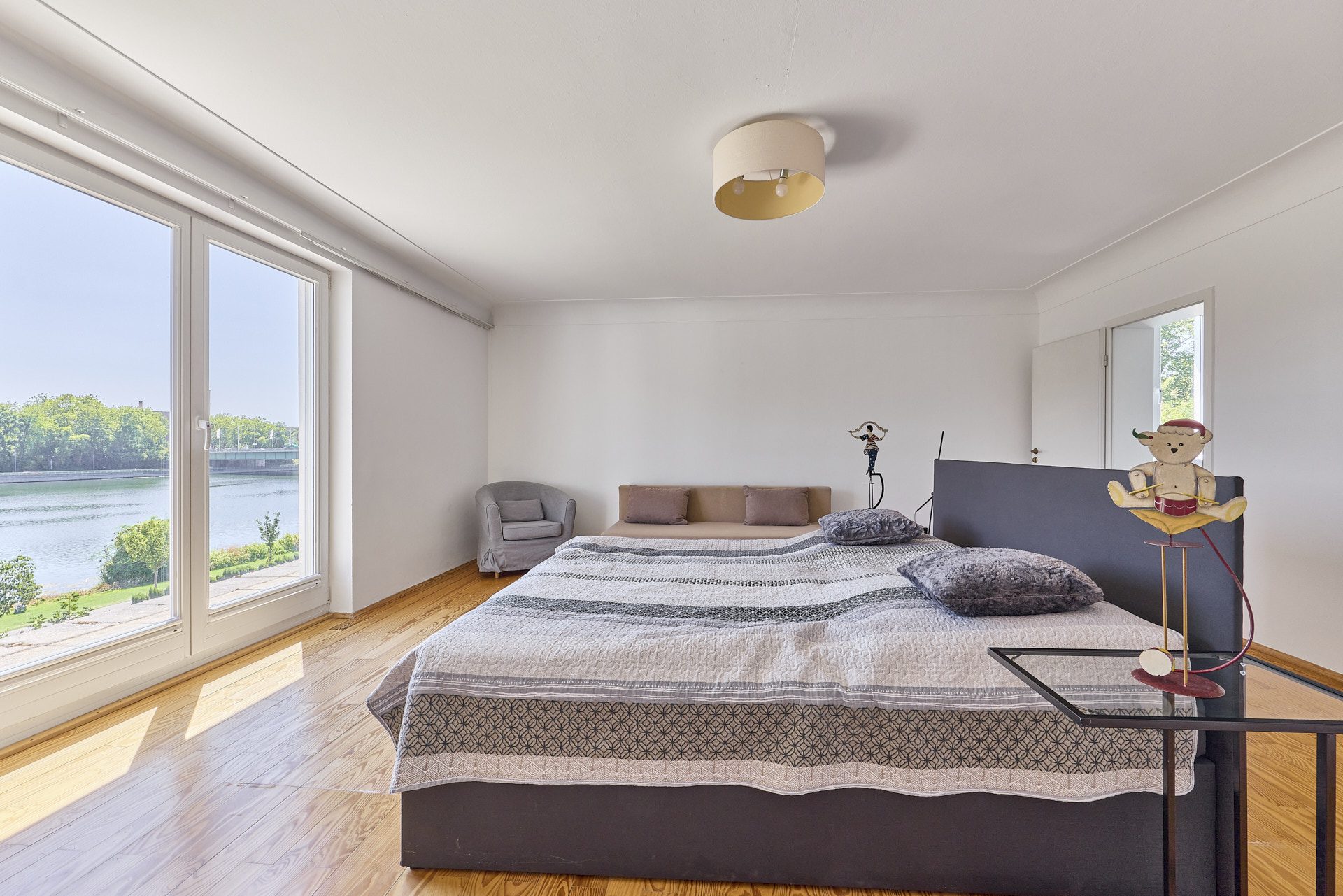Immobilienangebot - Heidelberg - Alle - Wohnen in erster Reihe: Repräsentative Stadtvilla direkt am Neckar in HD-Neuenheim