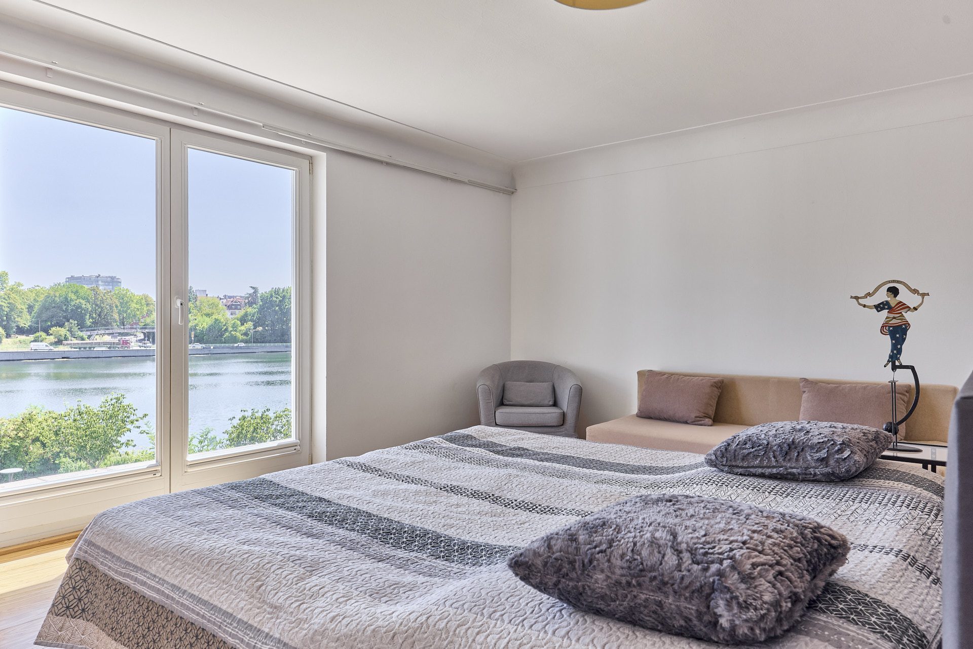 Immobilienangebot - Heidelberg - Alle - Wohnen in erster Reihe: Repräsentative Stadtvilla direkt am Neckar in HD-Neuenheim