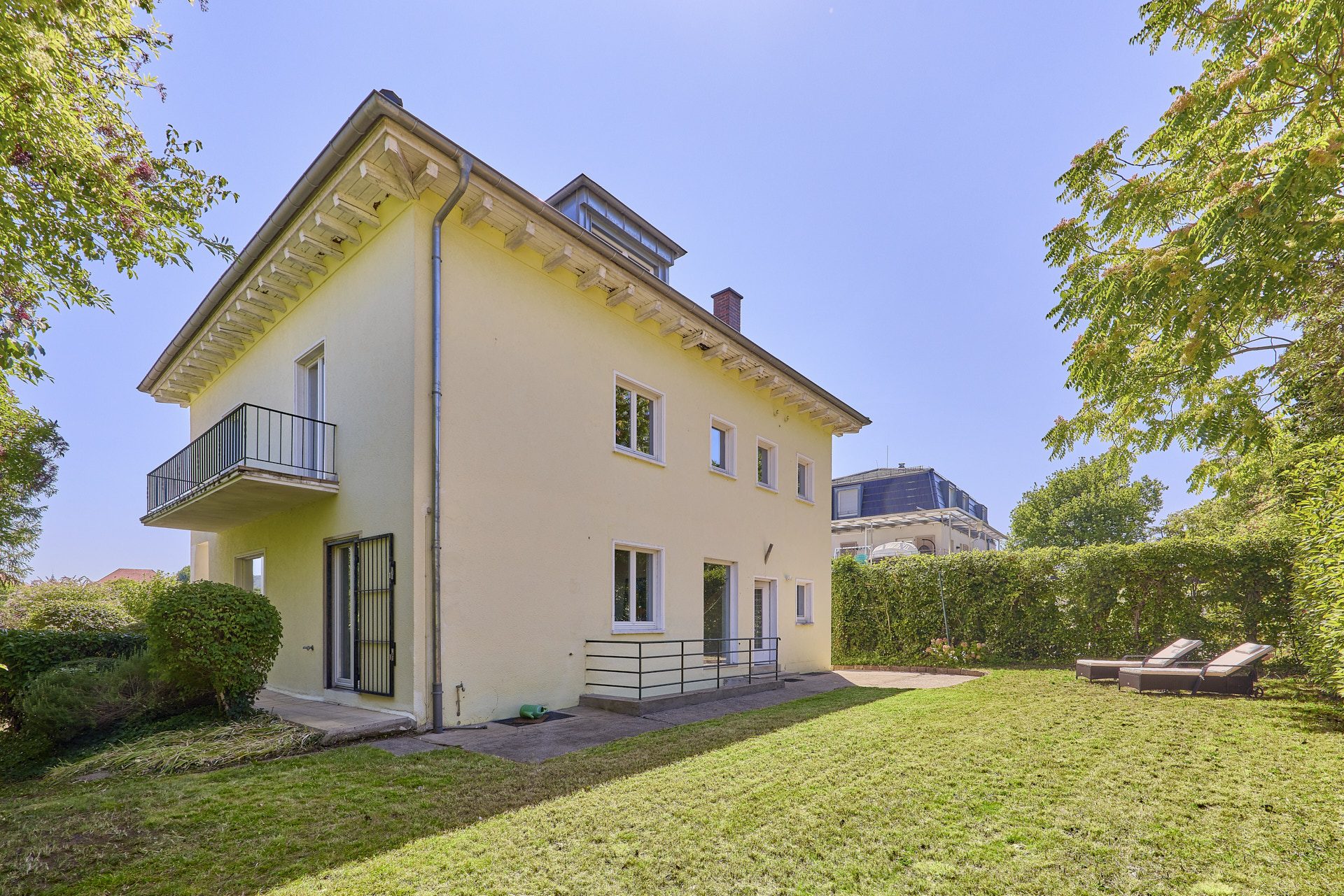 Immobilienangebot - Heidelberg - Alle - Wohnen in erster Reihe: Repräsentative Stadtvilla direkt am Neckar in HD-Neuenheim