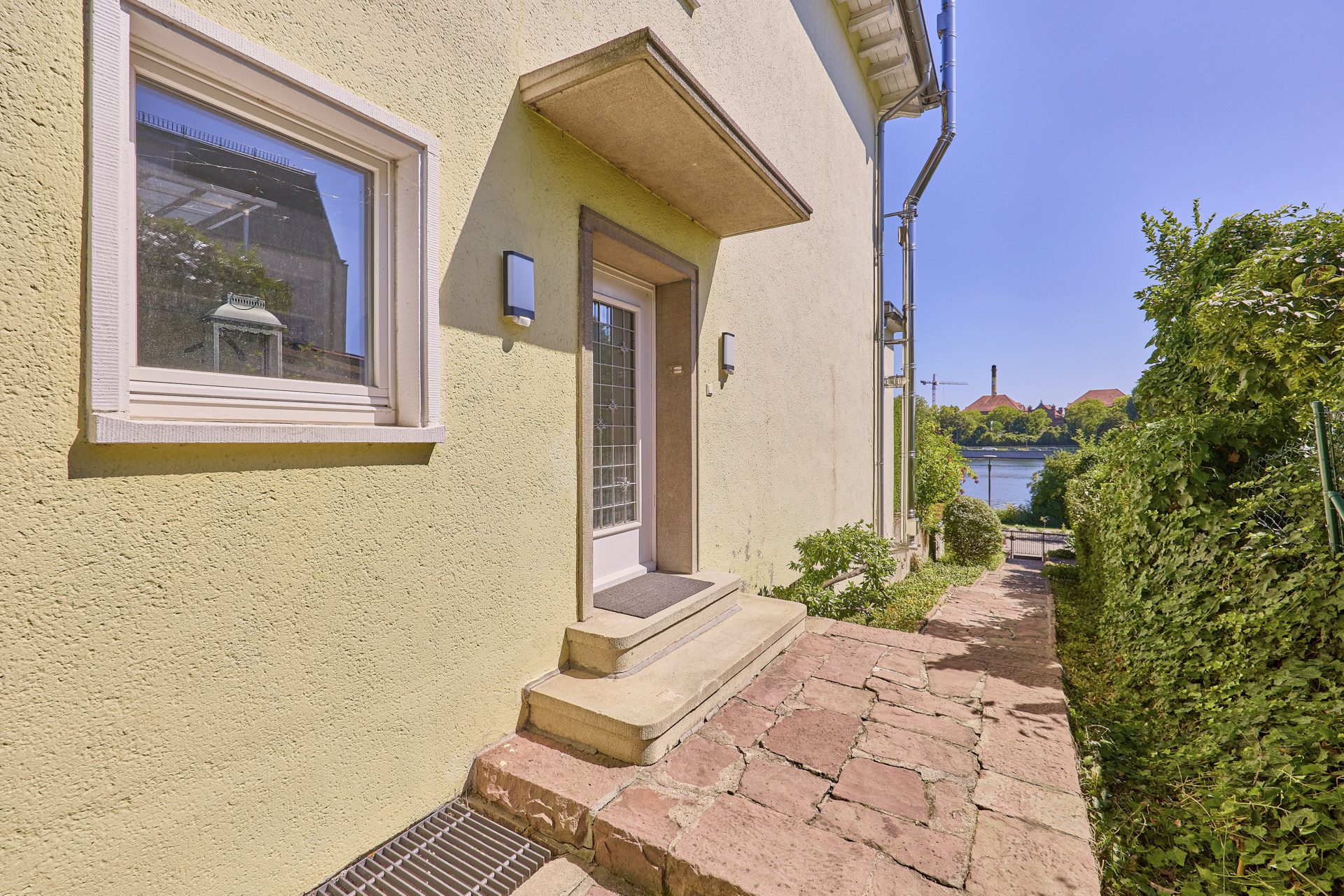 Immobilienangebot - Heidelberg - Alle - Wohnen in erster Reihe: Repräsentative Stadtvilla direkt am Neckar in HD-Neuenheim