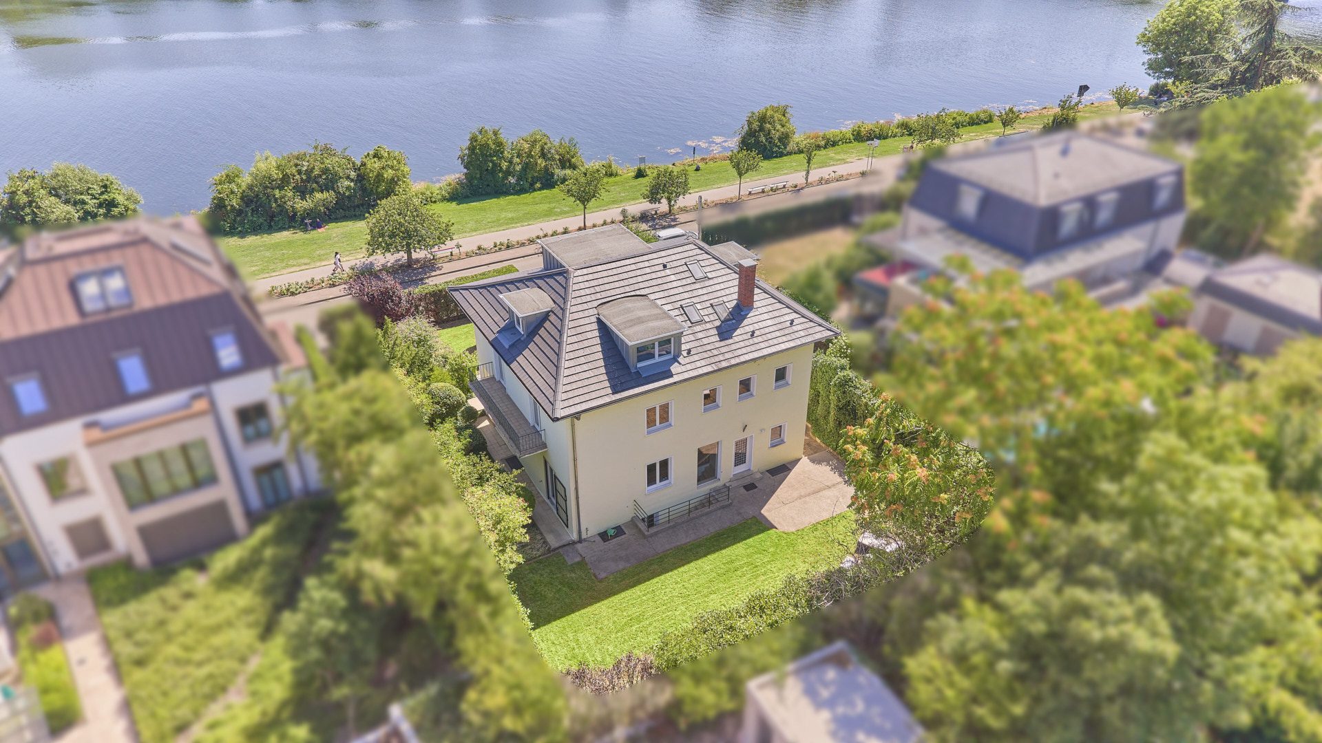Immobilienangebot - Heidelberg - Alle - Wohnen in erster Reihe: Repräsentative Stadtvilla direkt am Neckar in HD-Neuenheim