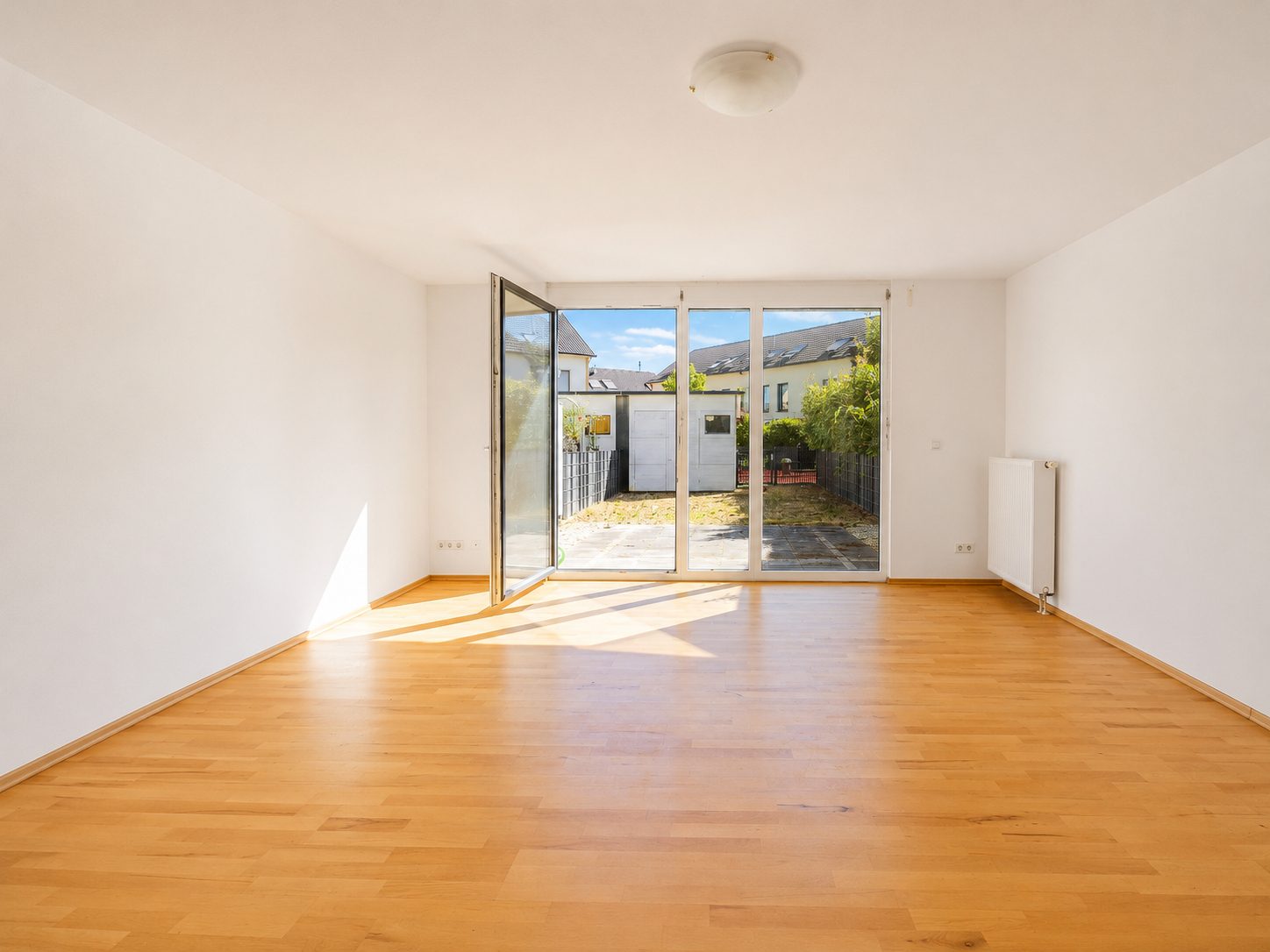 Immobilienangebot - Weinheim - Alle - Sofort einziehen in Weinheim: Renoviertes Reihenhaus mit 5 Zimmern, Garten & zwei Stellplätzen