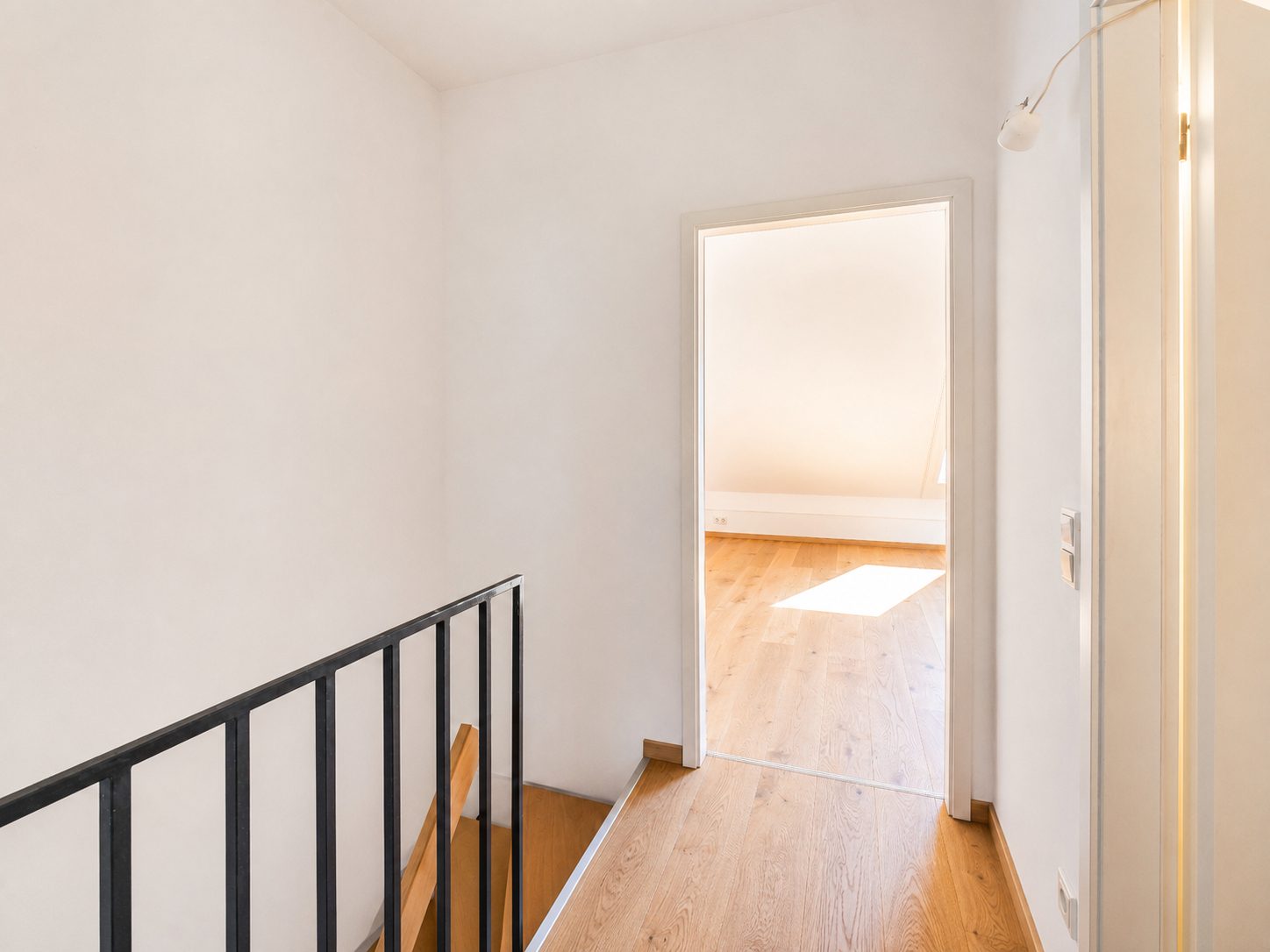 Immobilienangebot - Weinheim - Alle - Sofort einziehen in Weinheim: Renoviertes Reihenhaus mit 5 Zimmern, Garten & zwei Stellplätzen