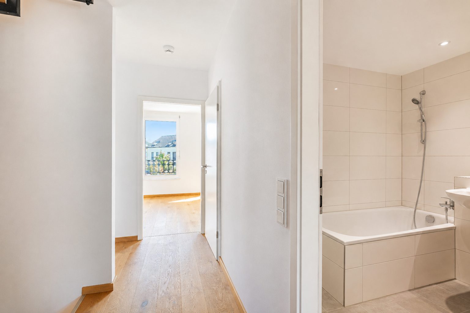 Immobilienangebot - Weinheim - Alle - Sofort einziehen in Weinheim: Renoviertes Reihenhaus mit 5 Zimmern, Garten & zwei Stellplätzen