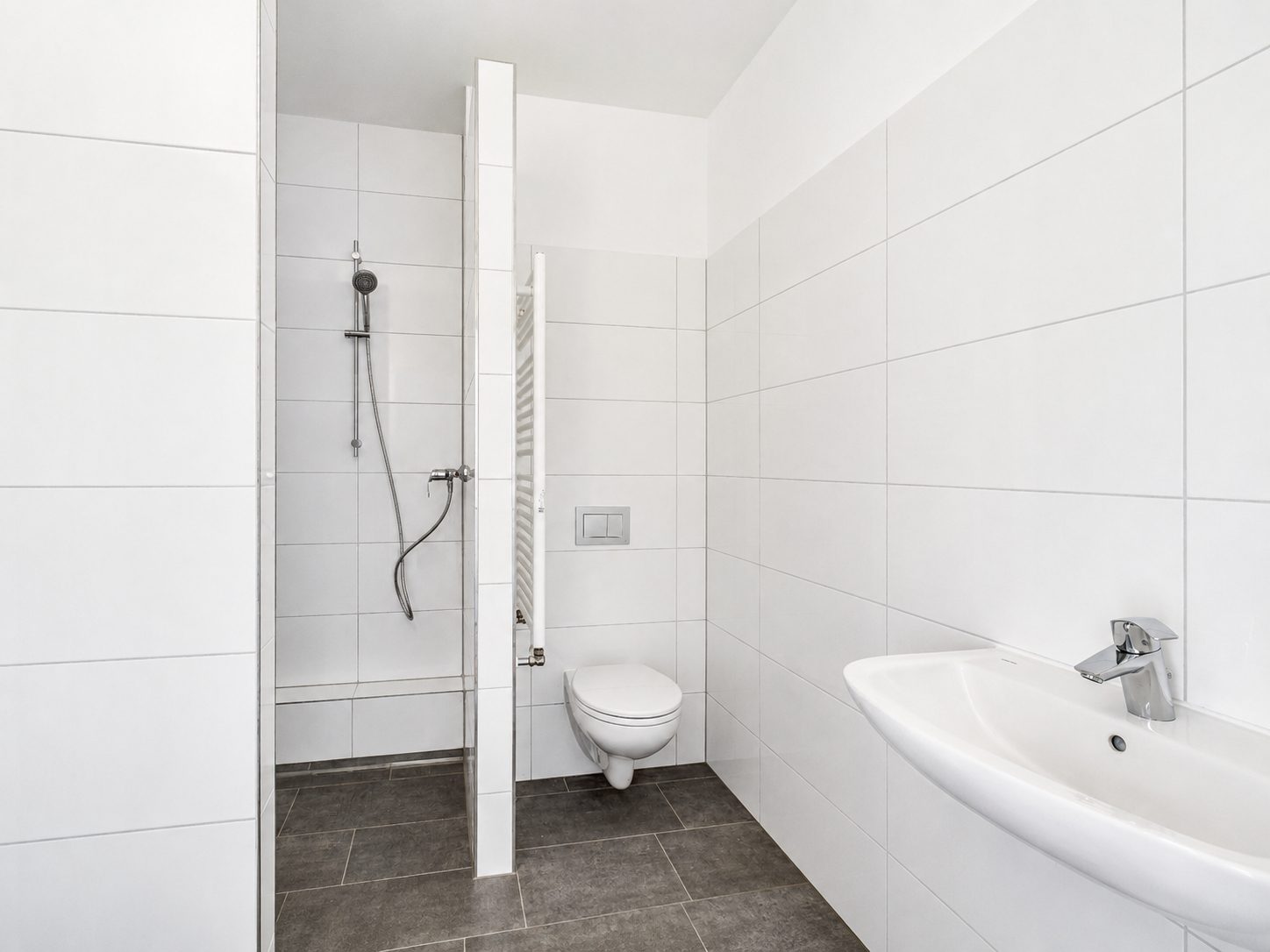 Immobilienangebot - Weinheim - Alle - Sofort einziehen in Weinheim: Renoviertes Reihenhaus mit 5 Zimmern, Garten & zwei Stellplätzen