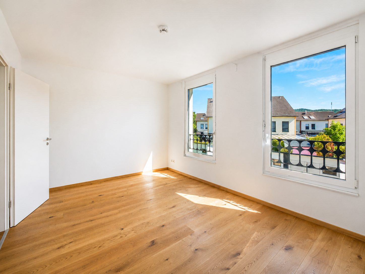Immobilienangebot - Weinheim - Alle - Sofort einziehen in Weinheim: Renoviertes Reihenhaus mit 5 Zimmern, Garten & zwei Stellplätzen