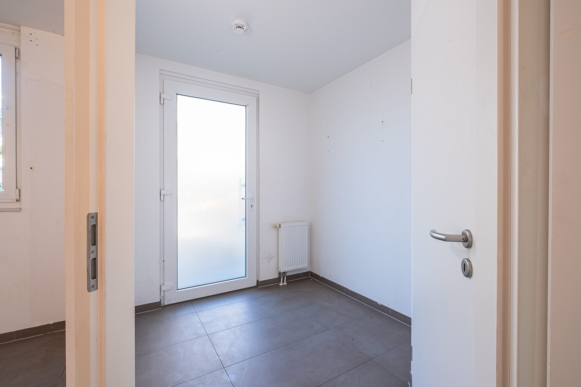 Immobilienangebot - Weinheim - Alle - Sofort einziehen in Weinheim: Renoviertes Reihenhaus mit 5 Zimmern, Garten & zwei Stellplätzen