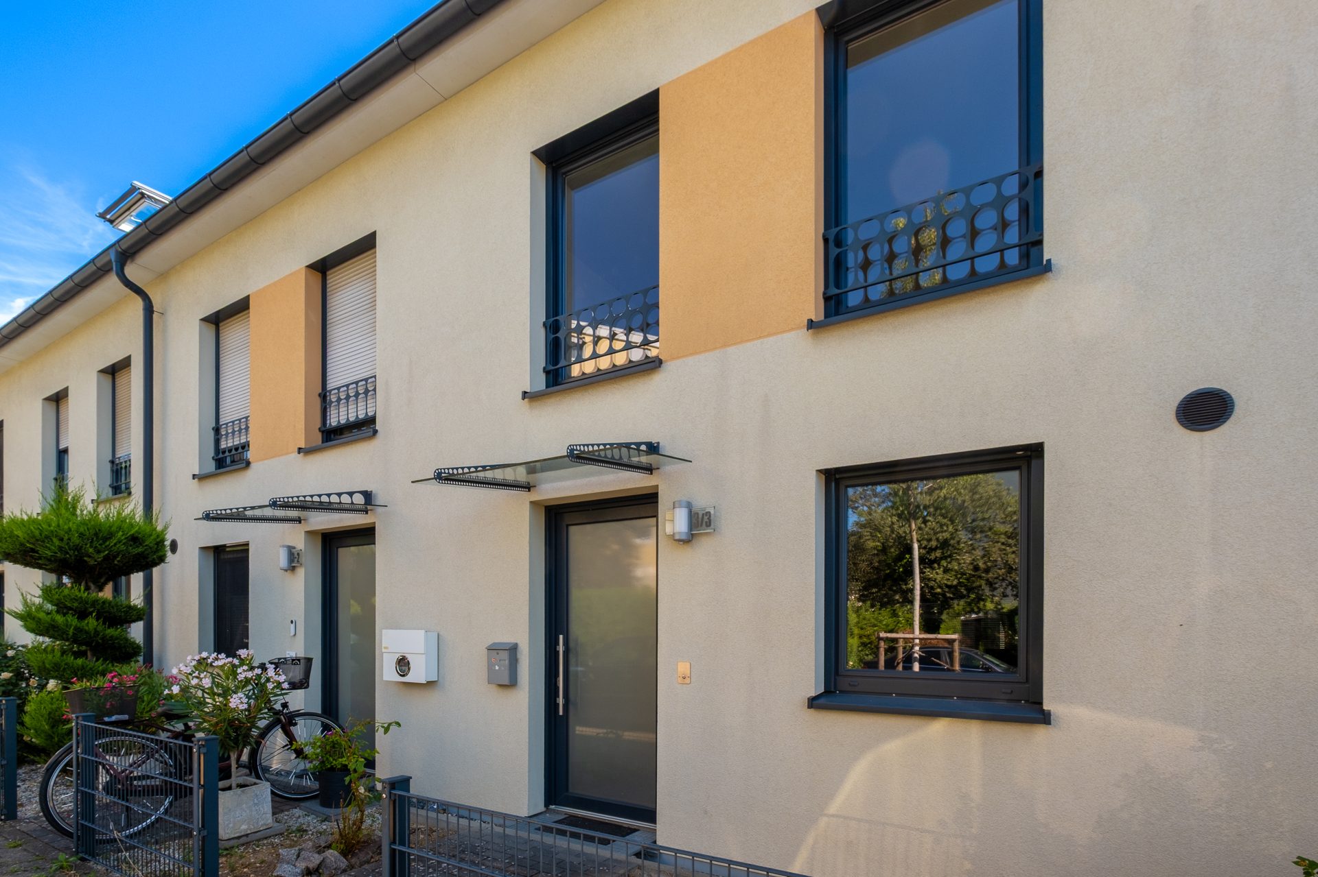 Immobilienangebot - Weinheim - Alle - Sofort einziehen in Weinheim: Renoviertes Reihenhaus mit 5 Zimmern, Garten & zwei Stellplätzen
