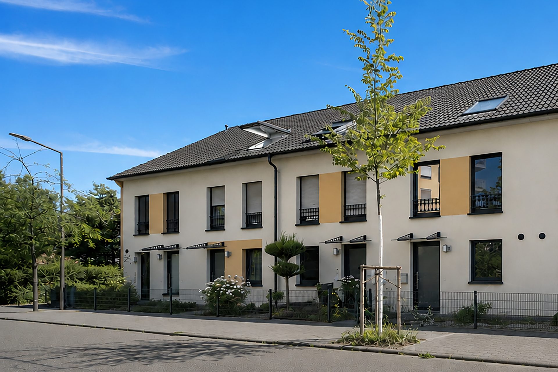 Immobilienangebot - Weinheim - Alle - Sofort einziehen in Weinheim: Renoviertes Reihenhaus mit 5 Zimmern, Garten & zwei Stellplätzen