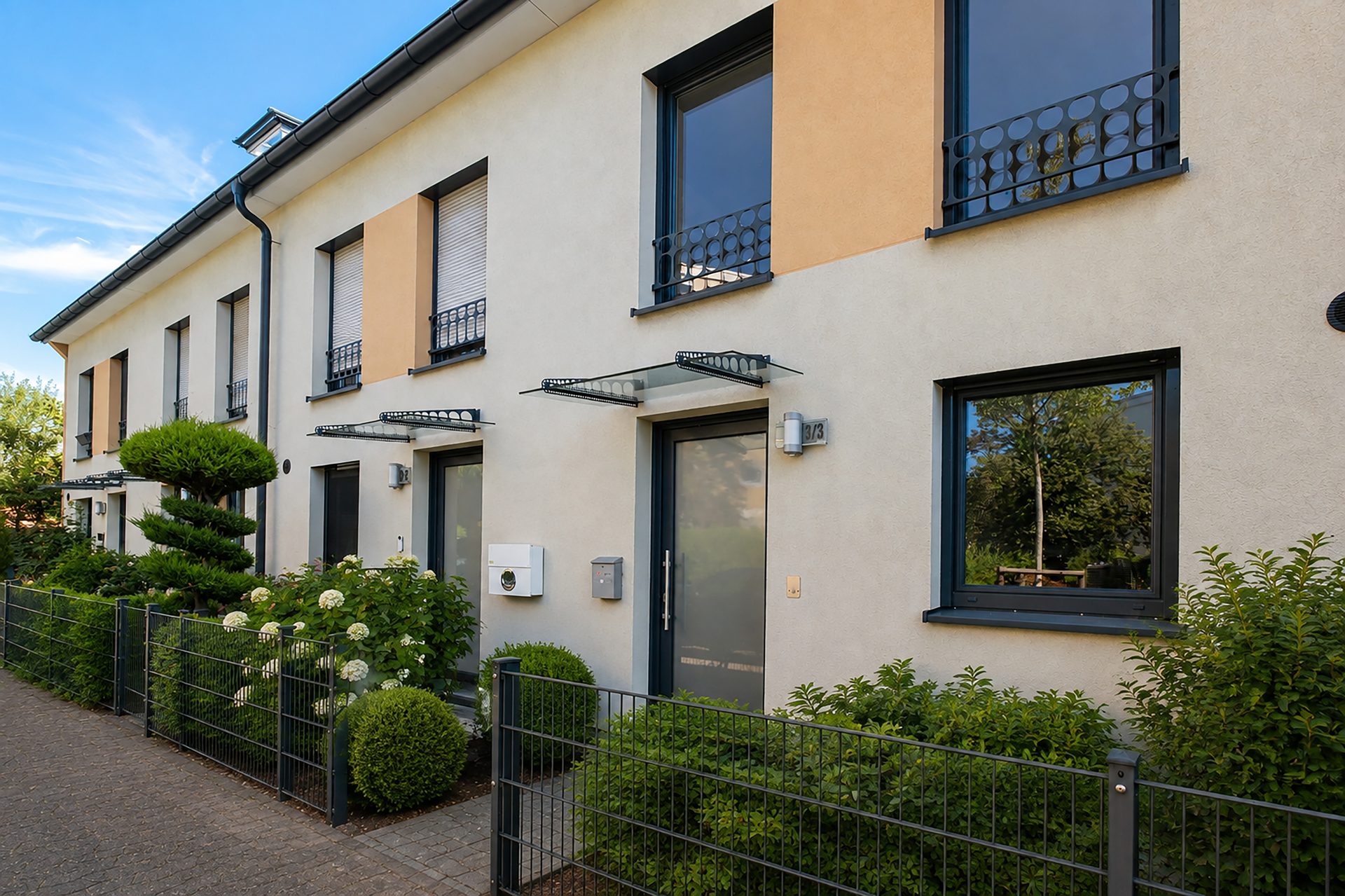 Immobilienangebot - Weinheim - Alle - Sofort einziehen in Weinheim: Renoviertes Reihenhaus mit 5 Zimmern, Garten & zwei Stellplätzen