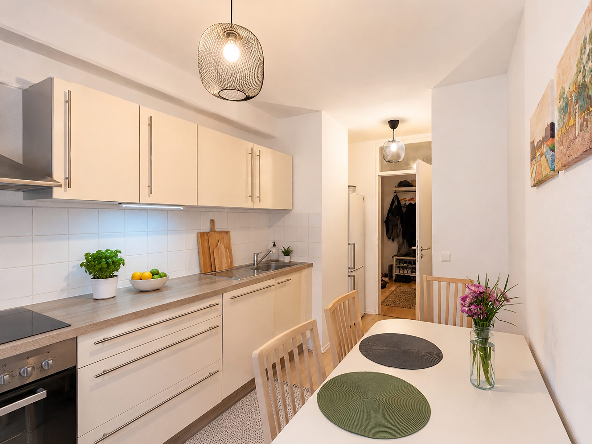 Immobilienangebot - Heidelberg - Alle - Top Lage: Renovierte 2-Zimmer-Wohnung mit Balkon
und Tiefgaragenstellplatz in HD-Handschuhsheim