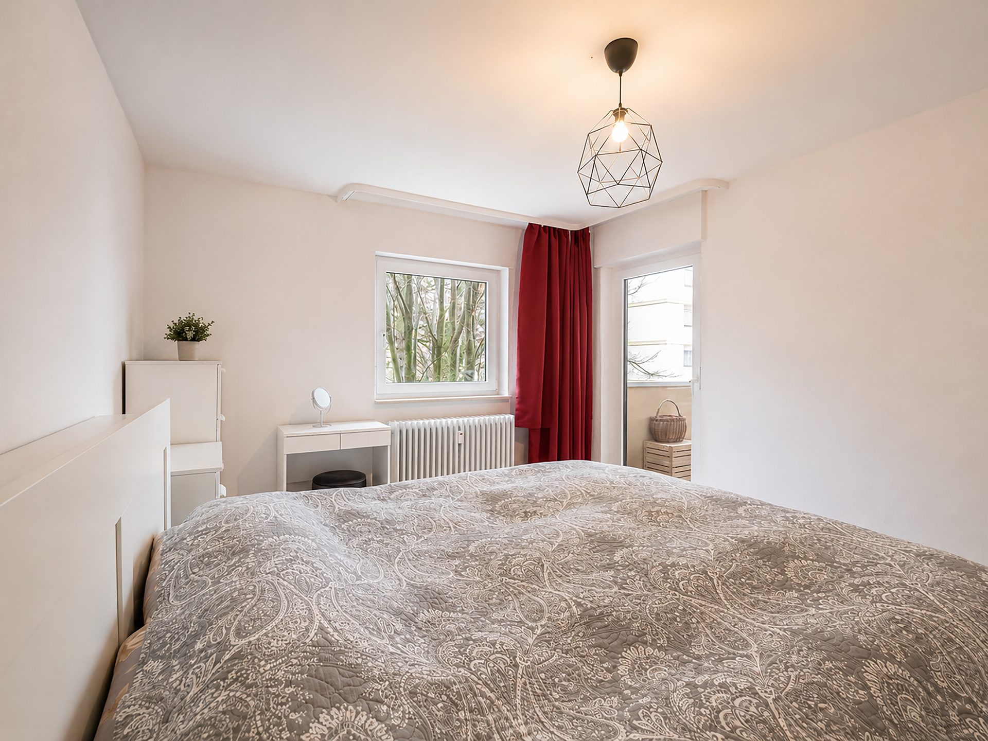 Immobilienangebot - Heidelberg - Alle - Top Lage: Renovierte 2-Zimmer-Wohnung mit Balkon
und Tiefgaragenstellplatz in HD-Handschuhsheim
