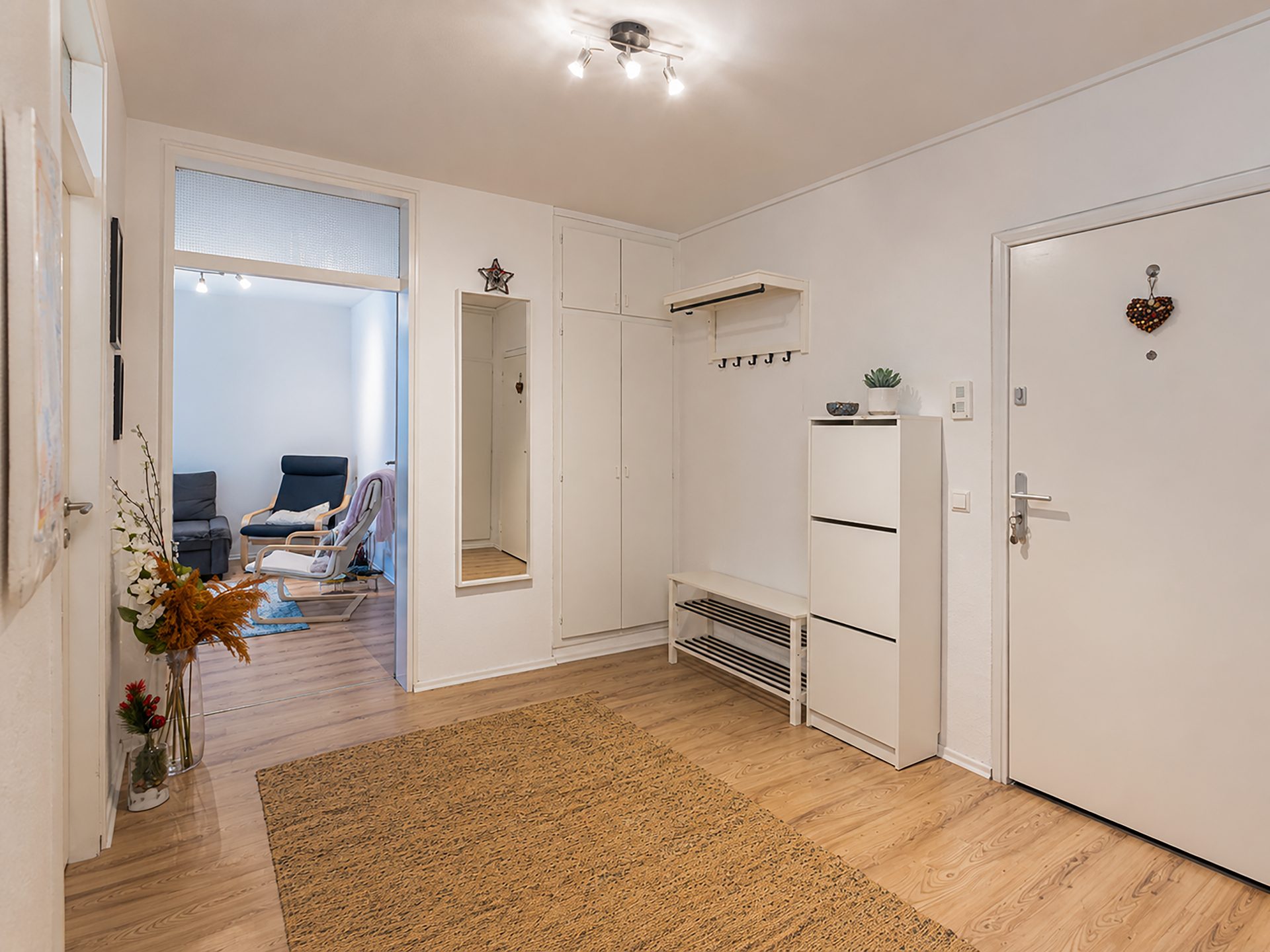 Immobilienangebot - Heidelberg - Alle - Top Lage: Renovierte 2-Zimmer-Wohnung mit Balkon
und Tiefgaragenstellplatz in HD-Handschuhsheim